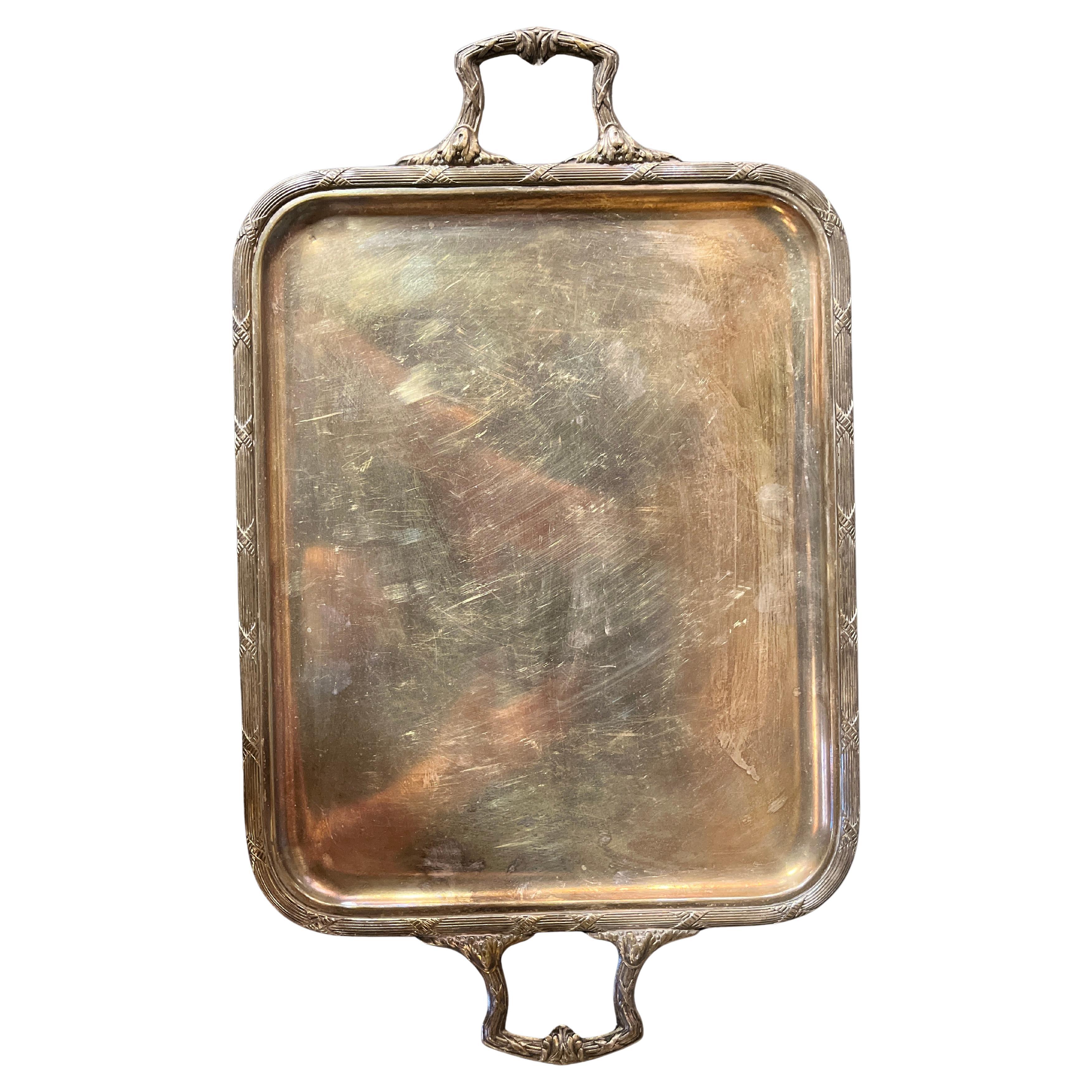 CIRCA 1900 Plateau en métal argenté de style Louis XV