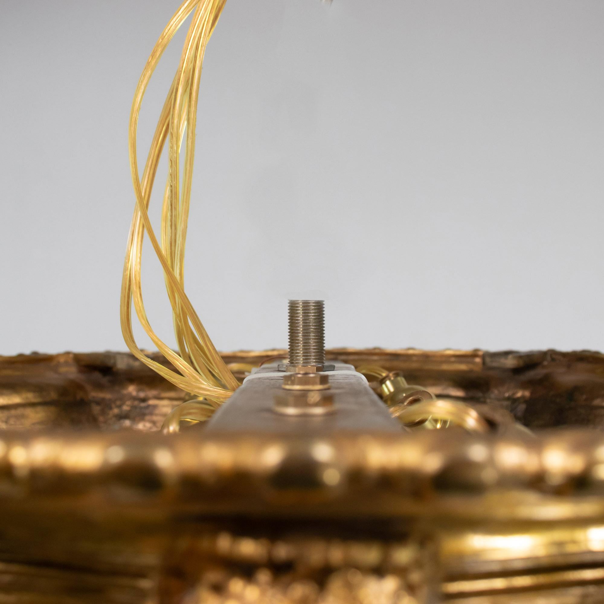 Empotrable de bronce dorado estilo Luis XVI de principios del siglo XX con cristal grabado en venta 6
