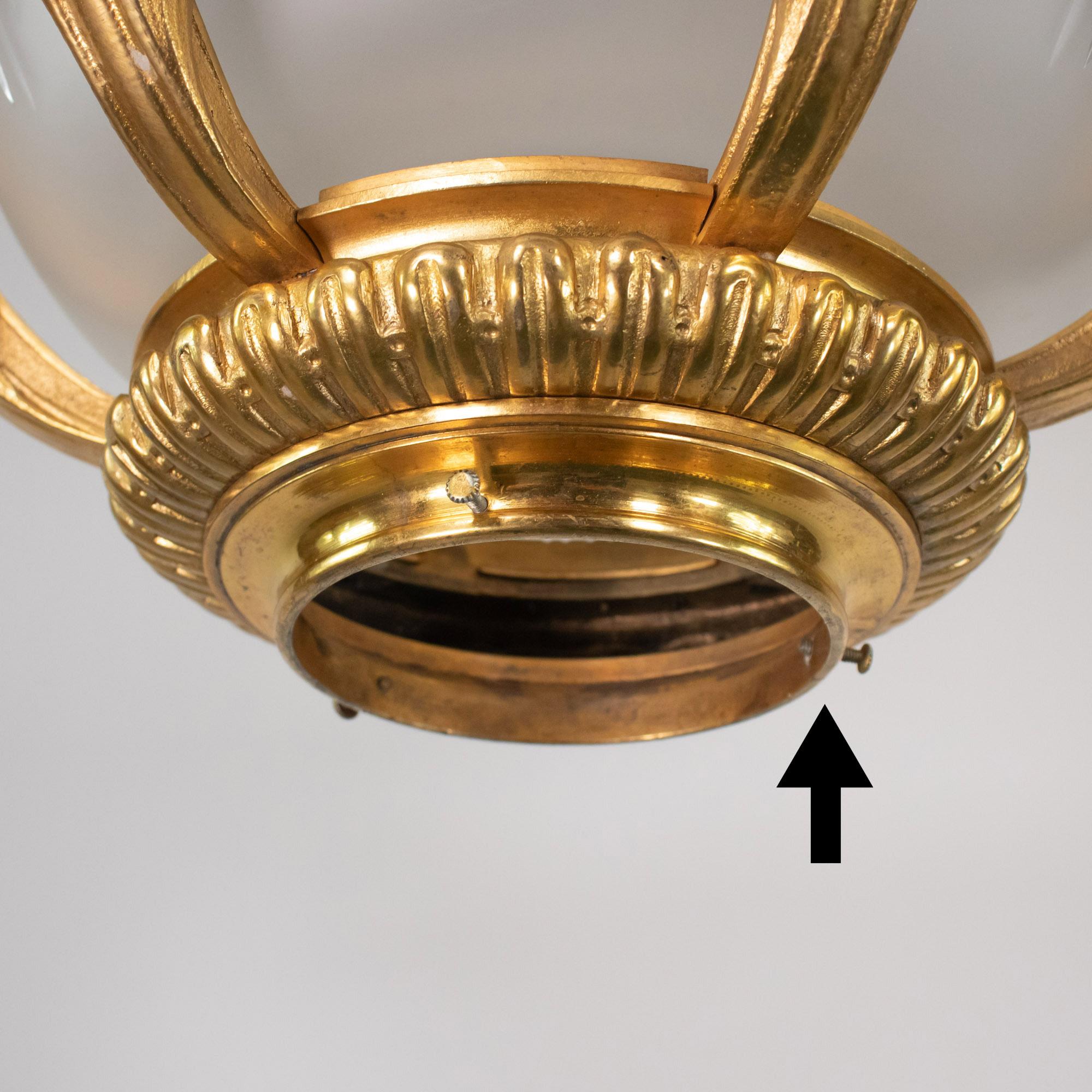 Empotrable de bronce dorado estilo Luis XVI de principios del siglo XX con cristal grabado en venta 1