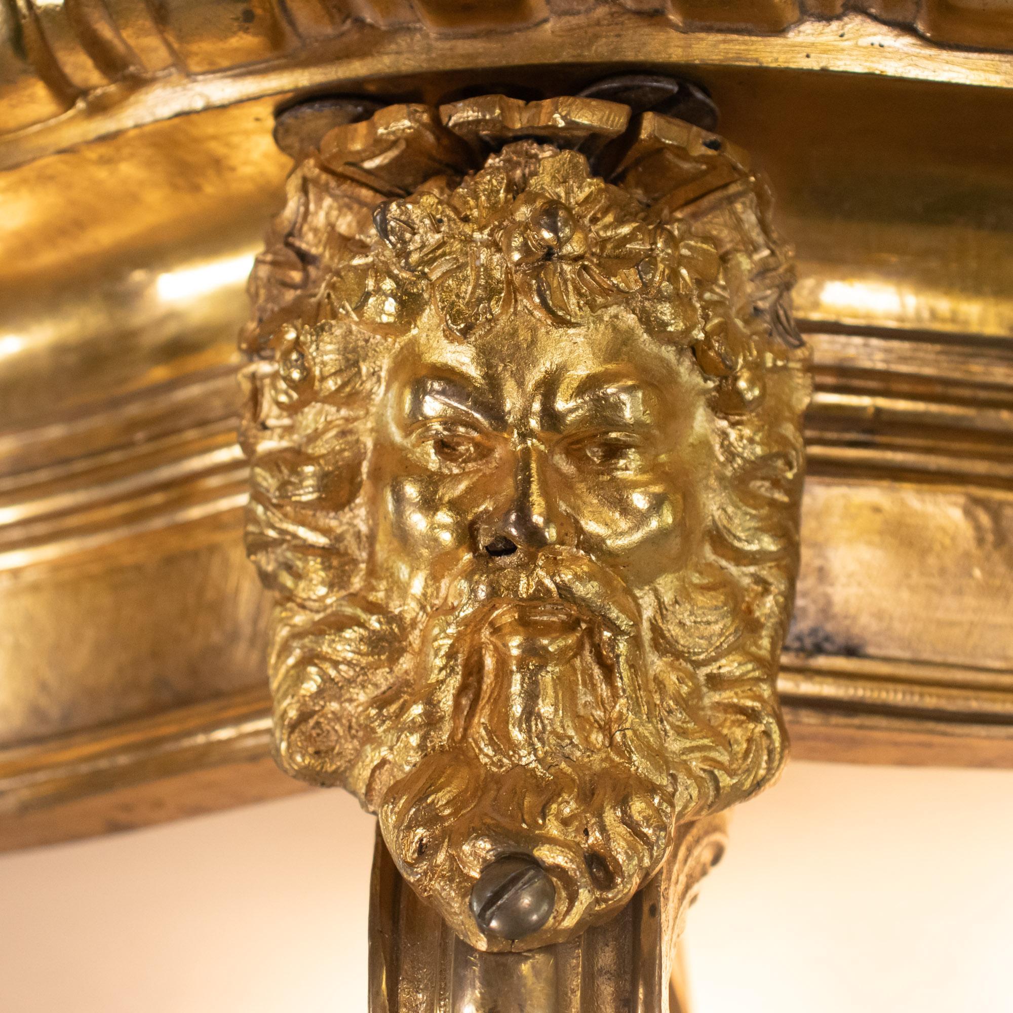 Empotrable de bronce dorado estilo Luis XVI de principios del siglo XX con cristal grabado en venta 2