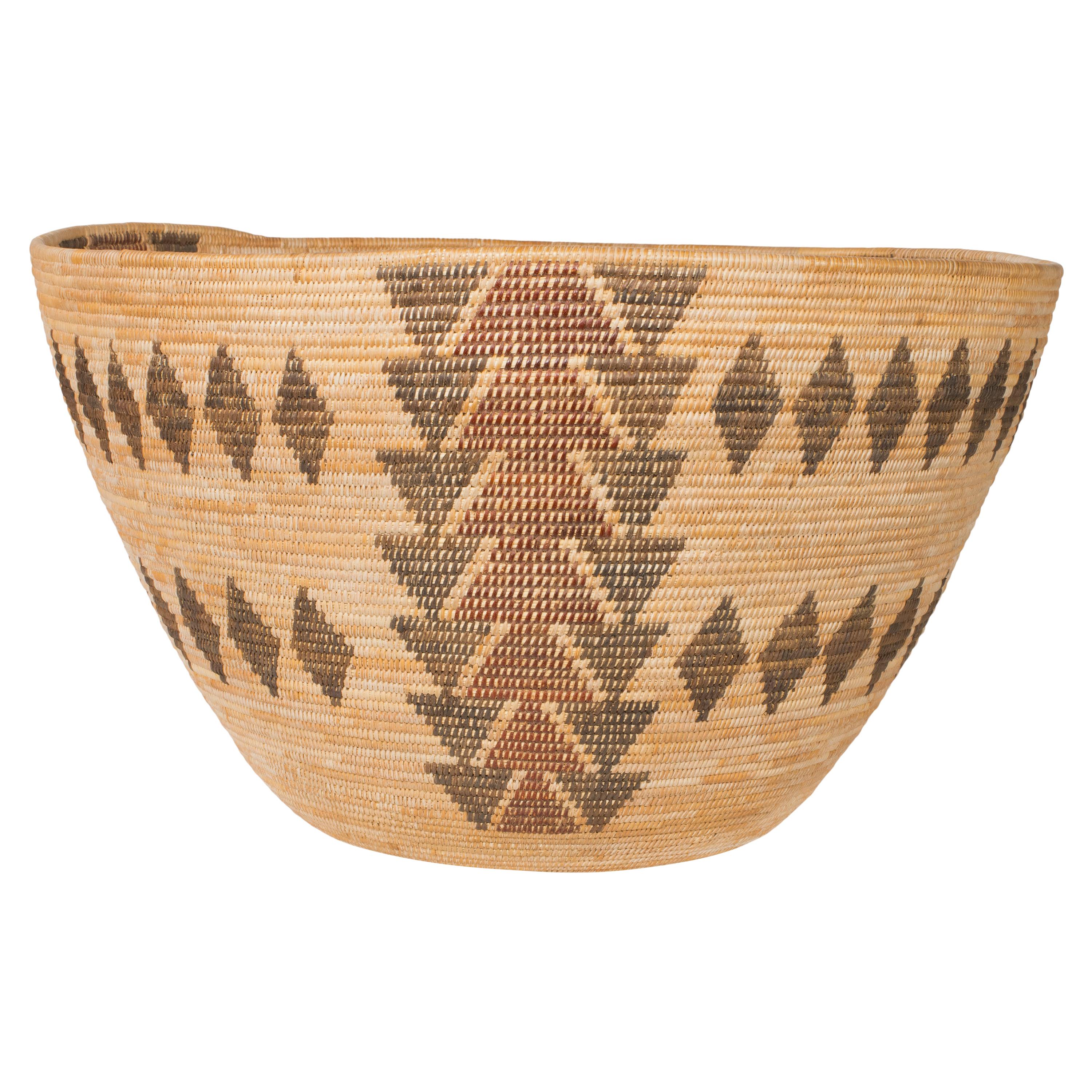 Cesta policromada Yokut de los nativos americanos, circa 1900