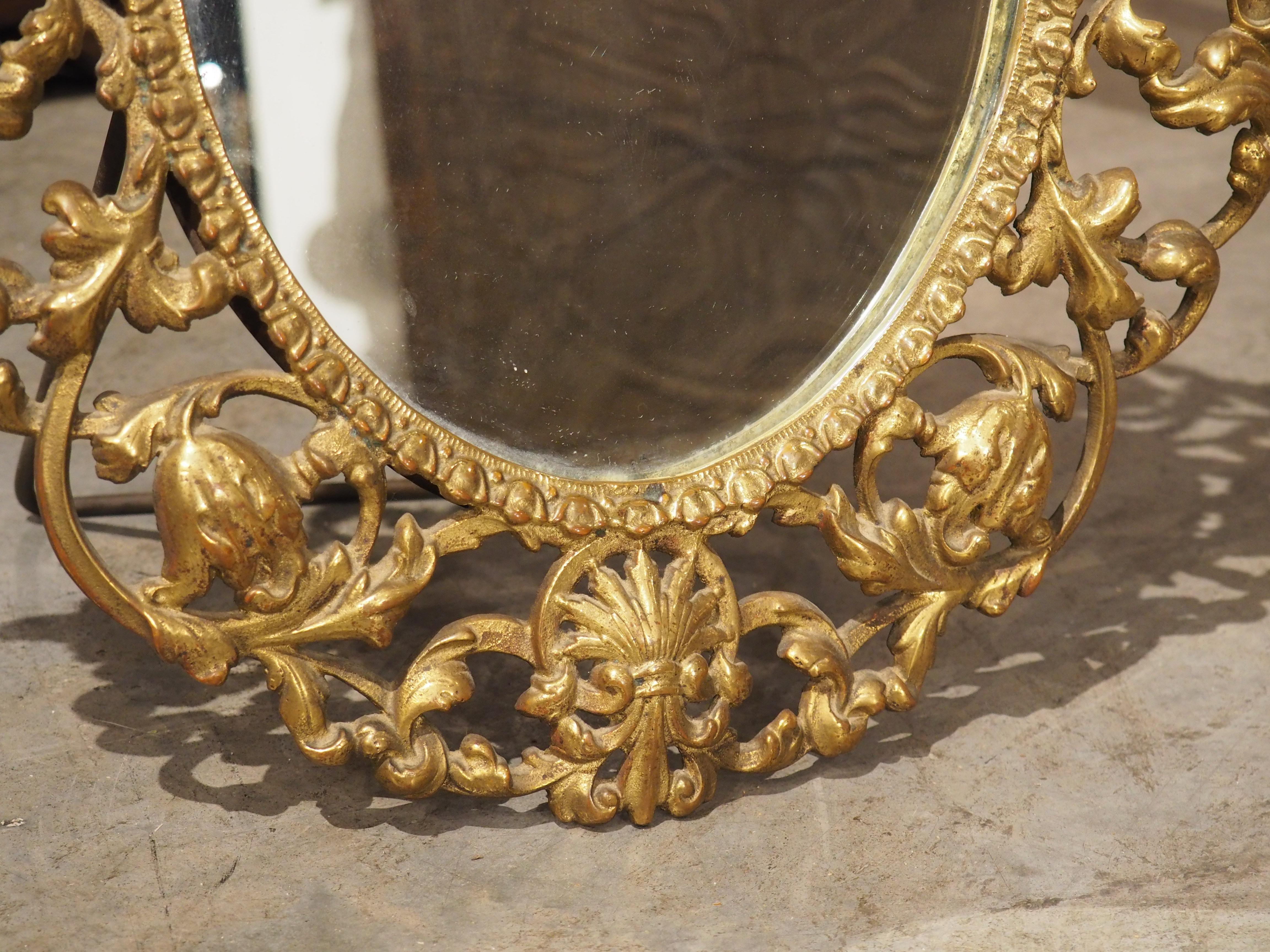 Circa 1900 Miroir de table ovale en bronze doré d'Italie en vente 4