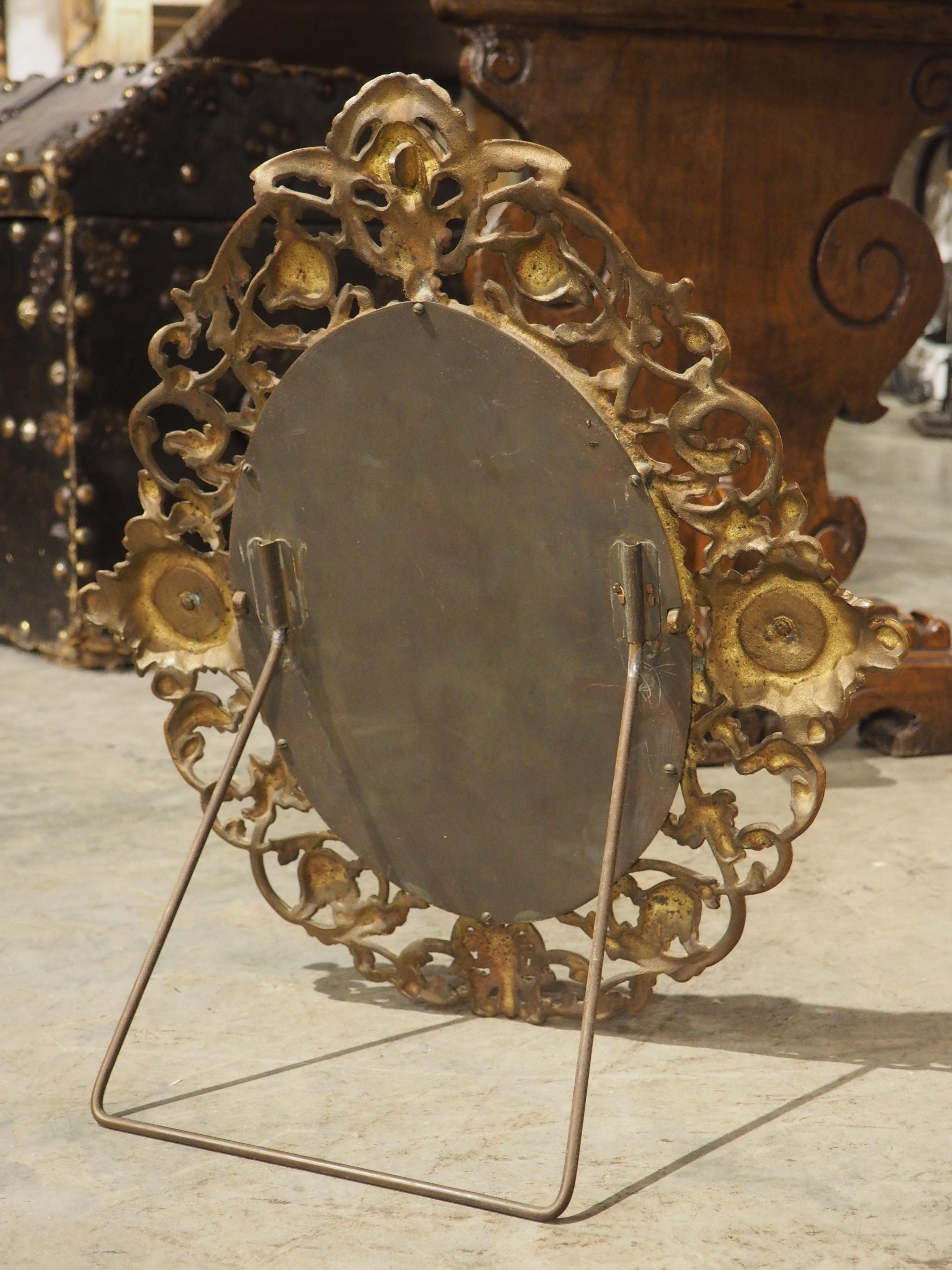 Circa 1900 Miroir de table ovale en bronze doré d'Italie en vente 7