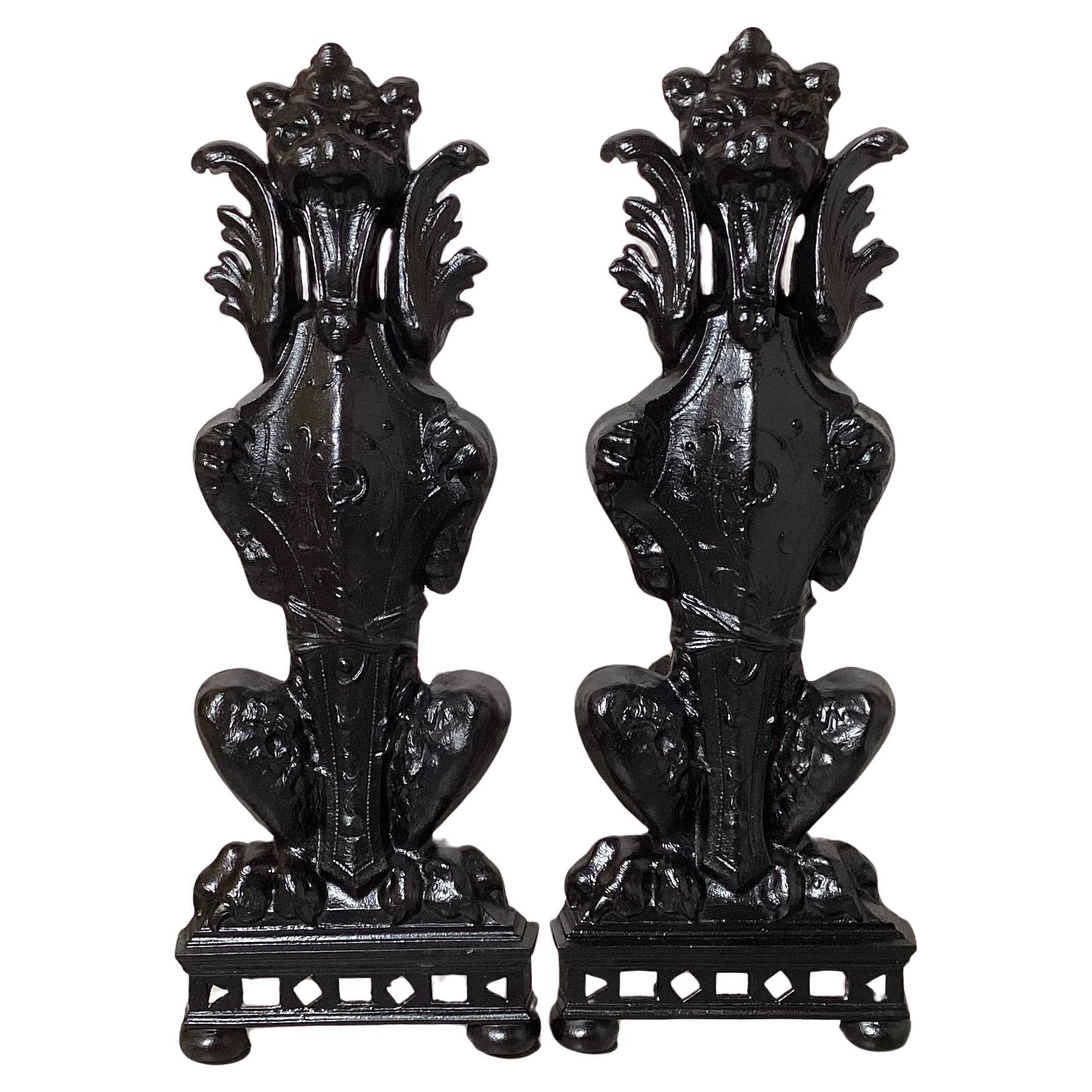 Circa 1900 Paire de chenets à motif de lion en vente