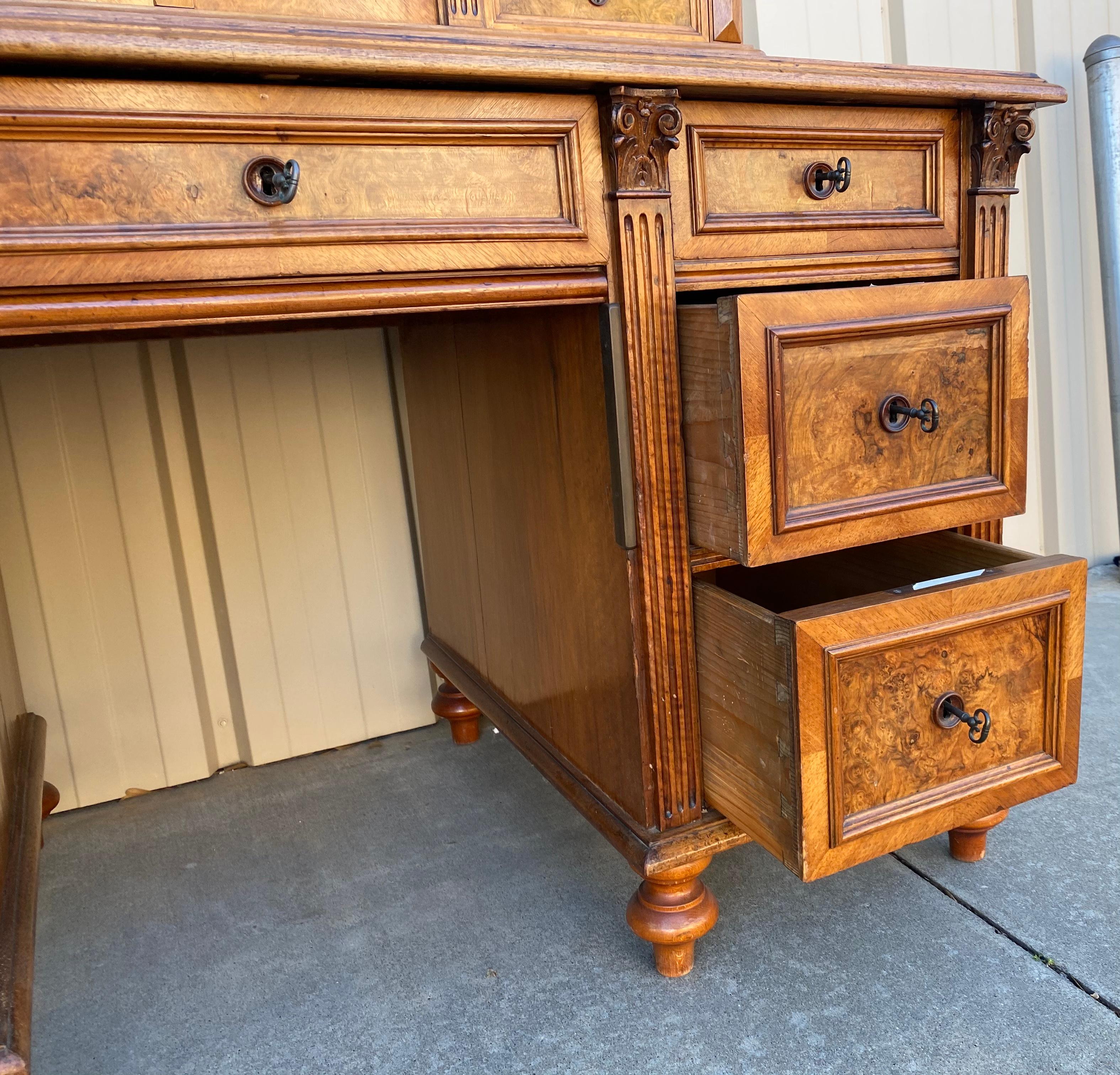 Victorian Burl Neoclassical Style Walnut and Tooled Leather Desk, circa 1900 1