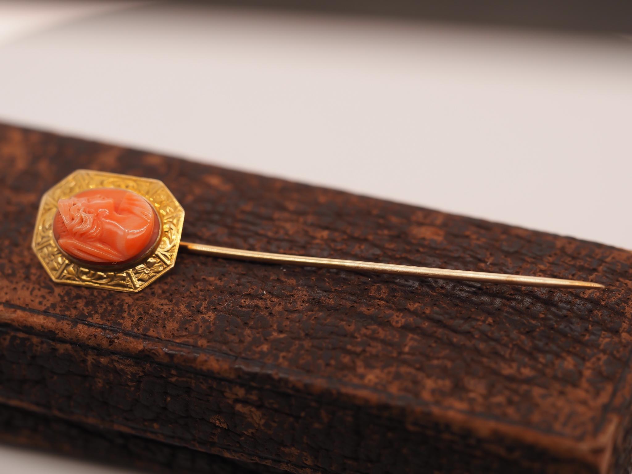 Épingle bâton en or jaune 14 carats et corail des années 1900 Bon état - En vente à Hicksville, NY
