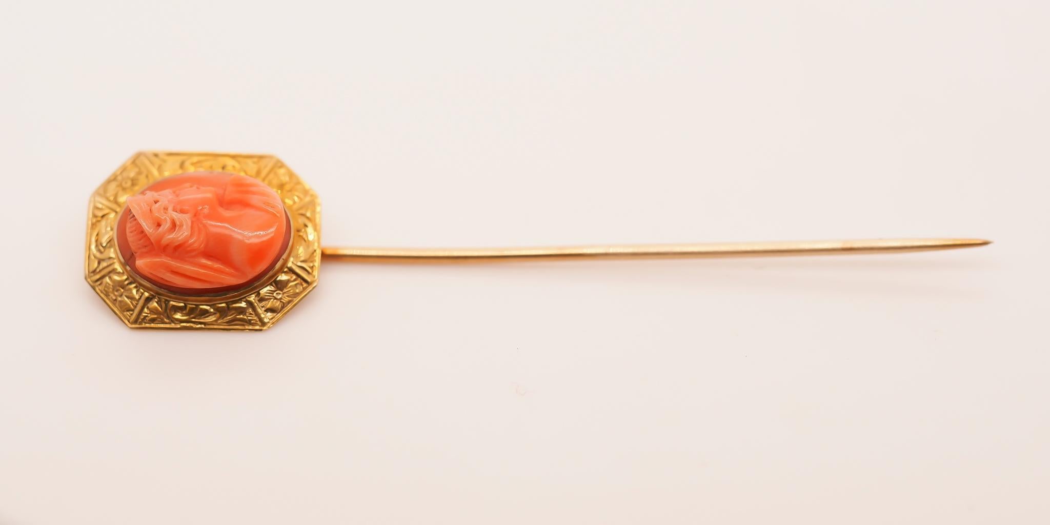 Épingle bâton en or jaune 14 carats et corail des années 1900 en vente 2
