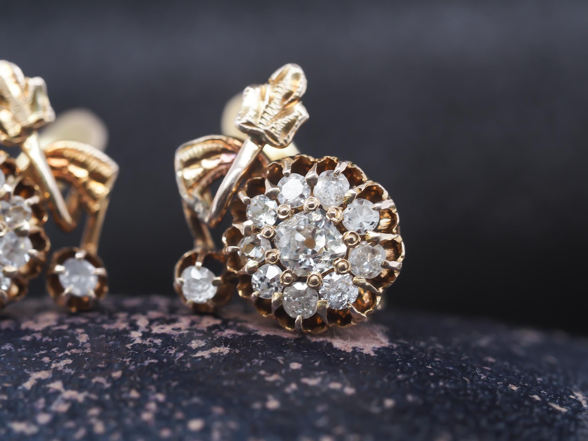 Boucles d'oreilles grappe ancienne mine en or jaune 14 carats datant des années 1900 en vente 1