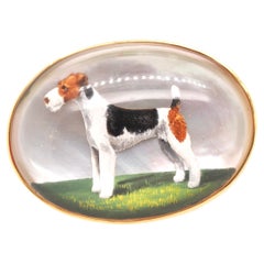 Broche terrier en or jaune 18 carats et cristal inversé avec chien, datant des années 1900