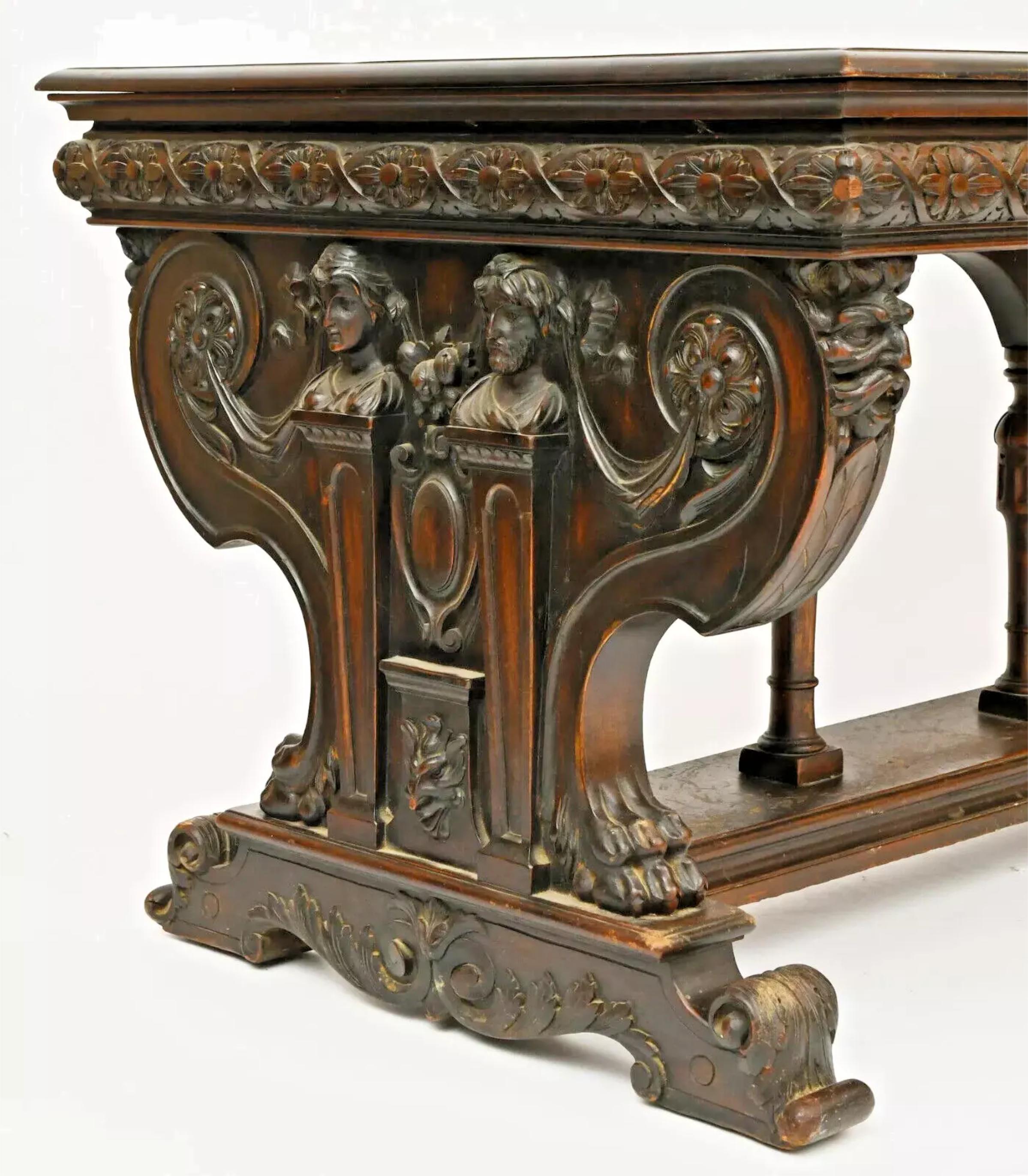 Américain Table de bibliothèque américaine ancienne des années 1900, figurative, sculptée de fleurs et en acajou en vente