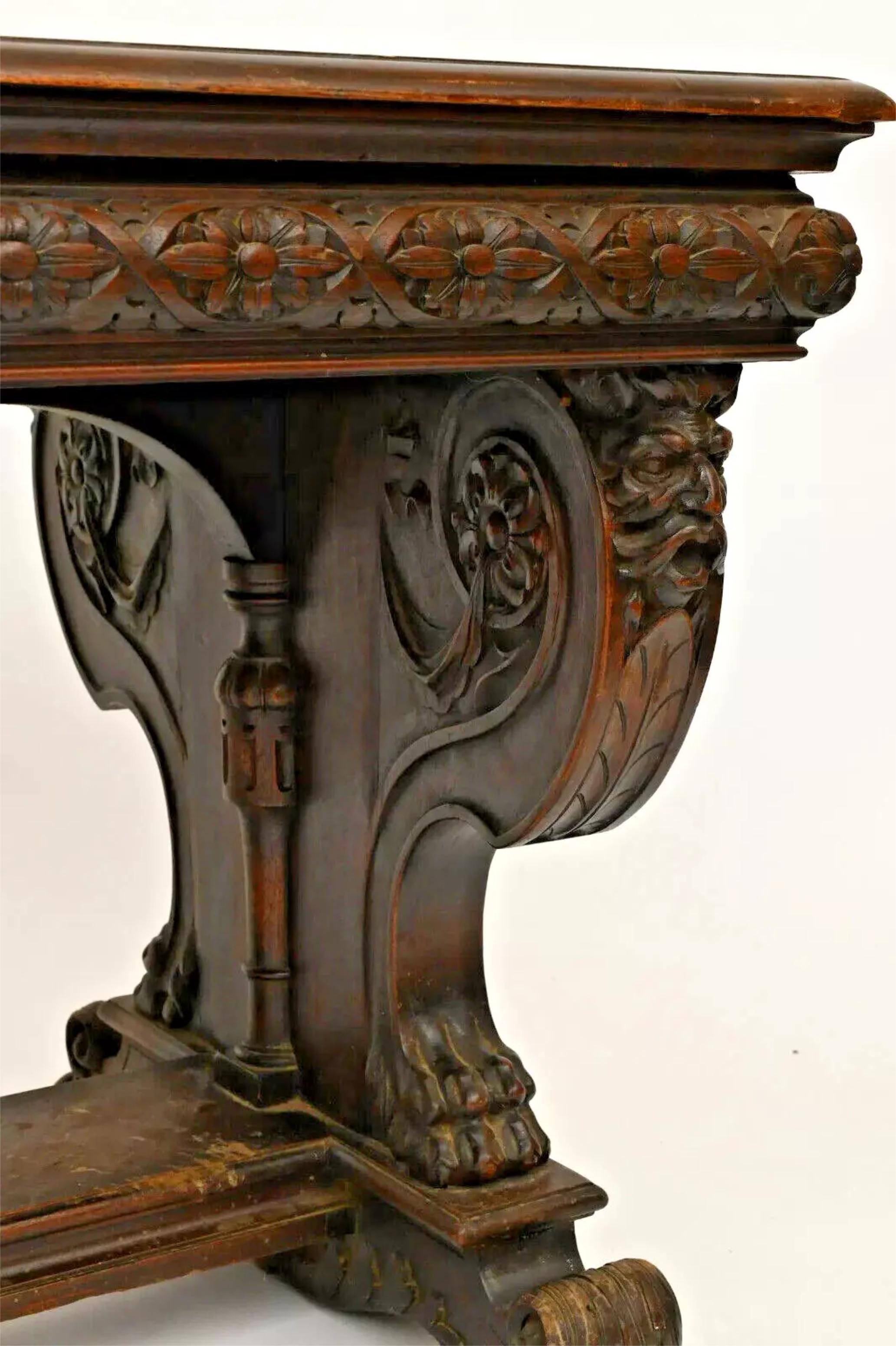 20ième siècle Table de bibliothèque américaine ancienne des années 1900, figurative, sculptée de fleurs et en acajou en vente