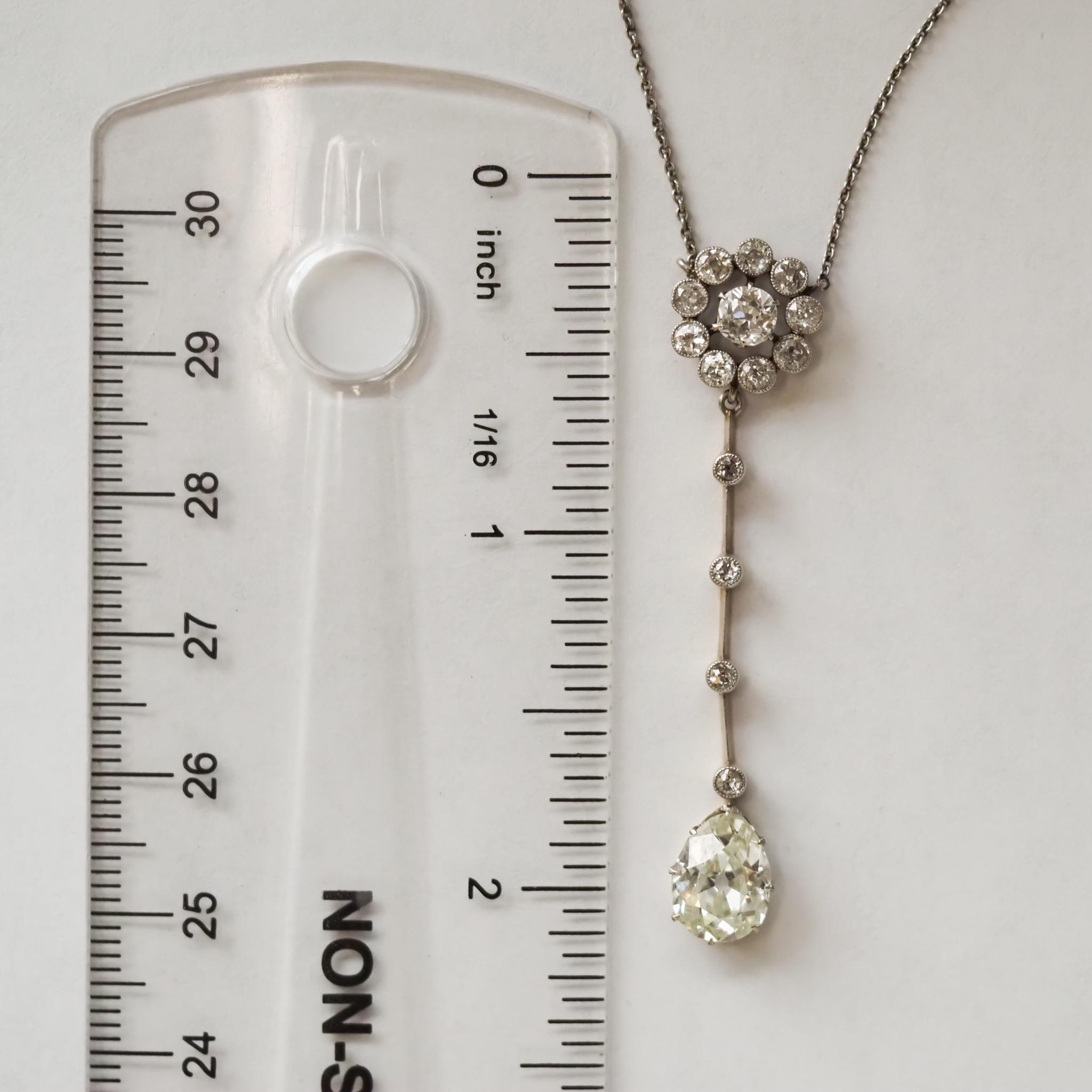 Circa 1900er Jahre Edwardianische 14K Gelbgold 2,00 Karat antike birnenförmige Diamant-Tropfen-Halskette im Angebot 2