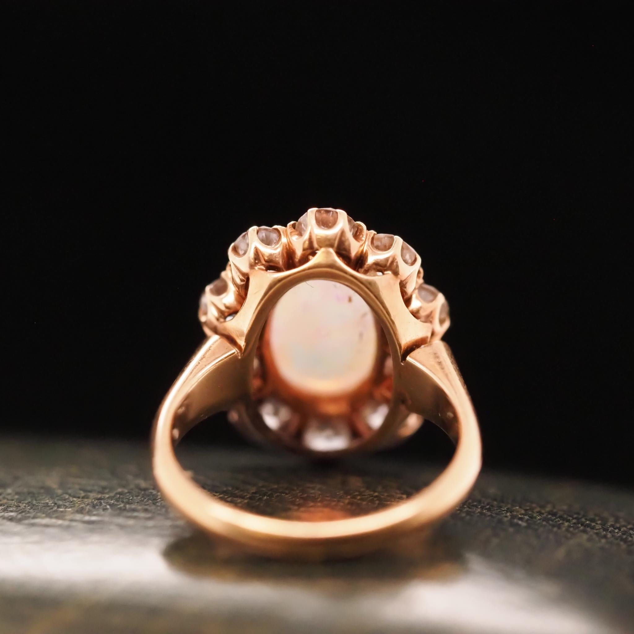 Circa 1900er Jahre Edwardianischer Opal und alteuropäischer Diamant-Cluster-Ring im Zustand „Gut“ im Angebot in Atlanta, GA
