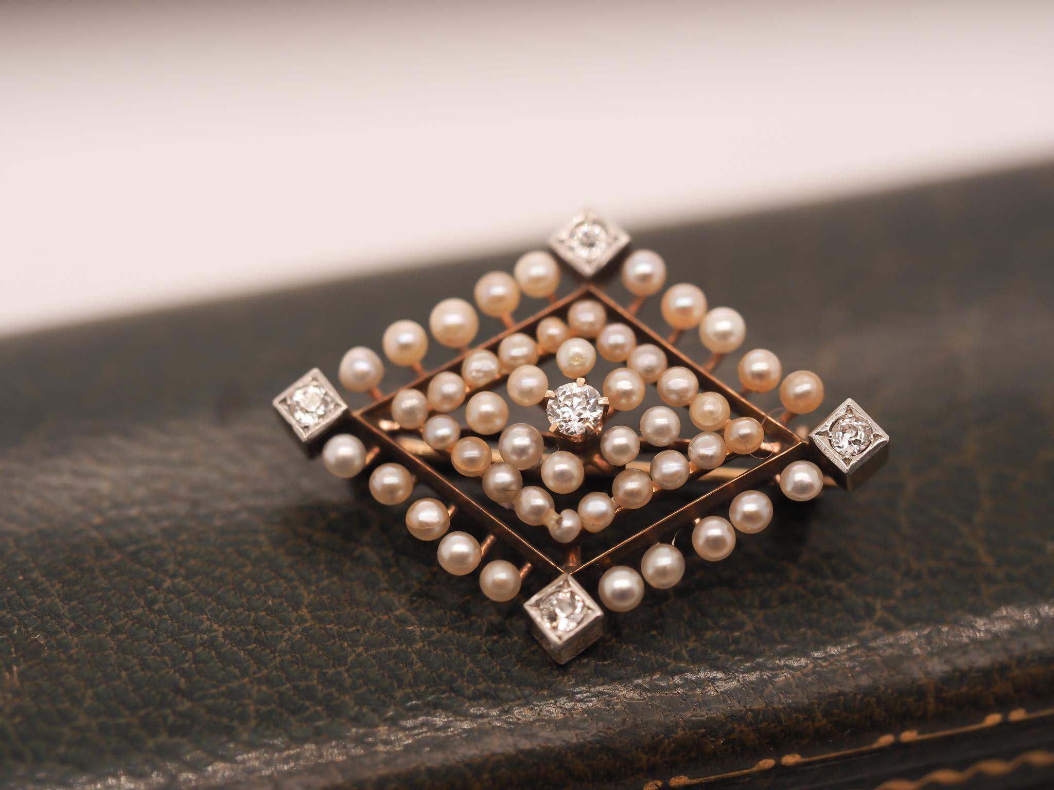 Item Details:
Metal Type: 14K Yellow Gold [Hallmarked, and Tested]
Weight: 4.7 grams
Diamond Details: .20ct total weight, old mine brilliant, H Color, VS Clarity.
Pin Measurements:
Diameter: 1.25 inches x 1 inch
Condition: Excellent
Edwardian 1910