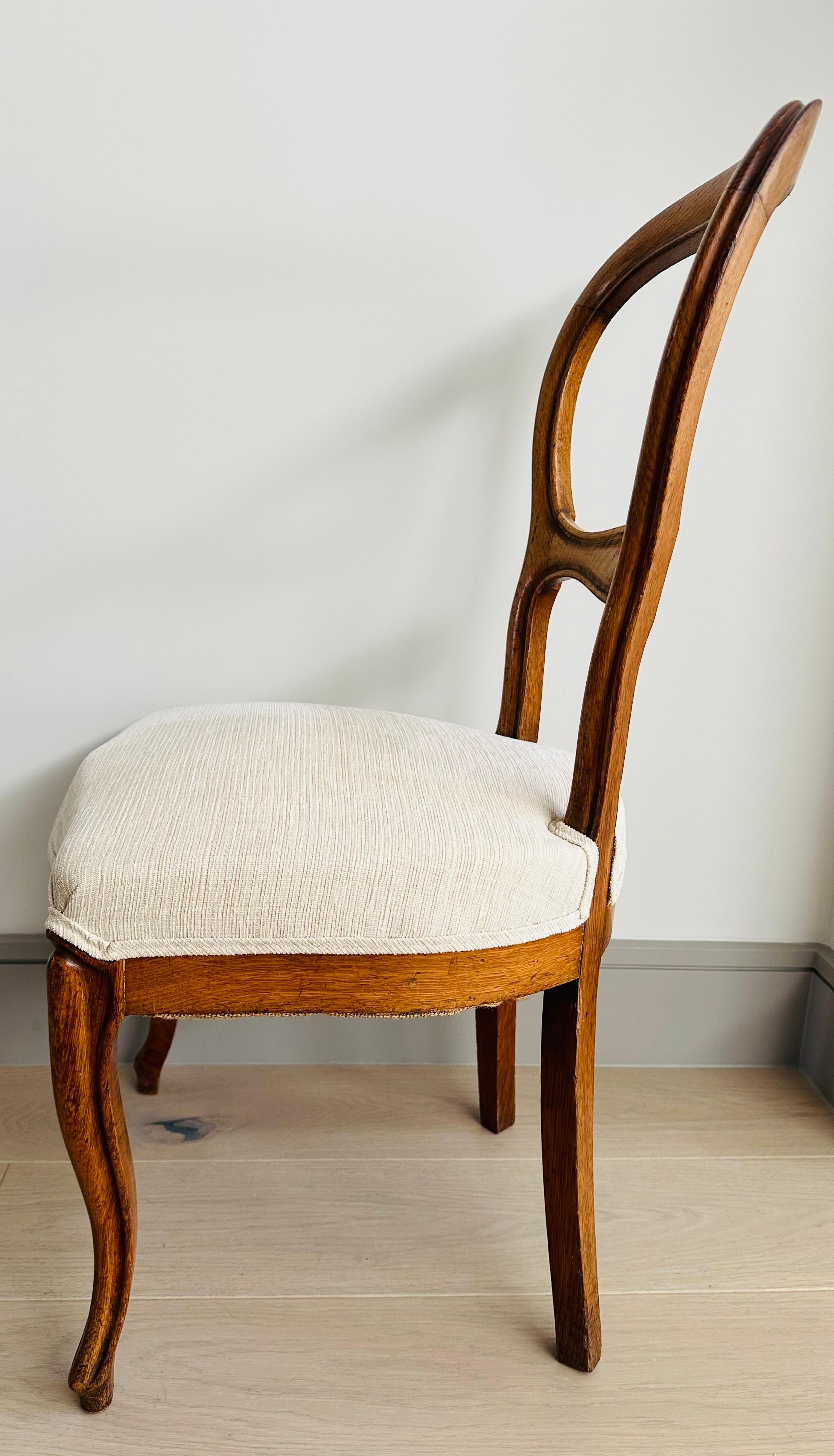 Circa 1900s English Oak Balloon Back Dining or Side Chair Newly Reupholstered  For Sale 3