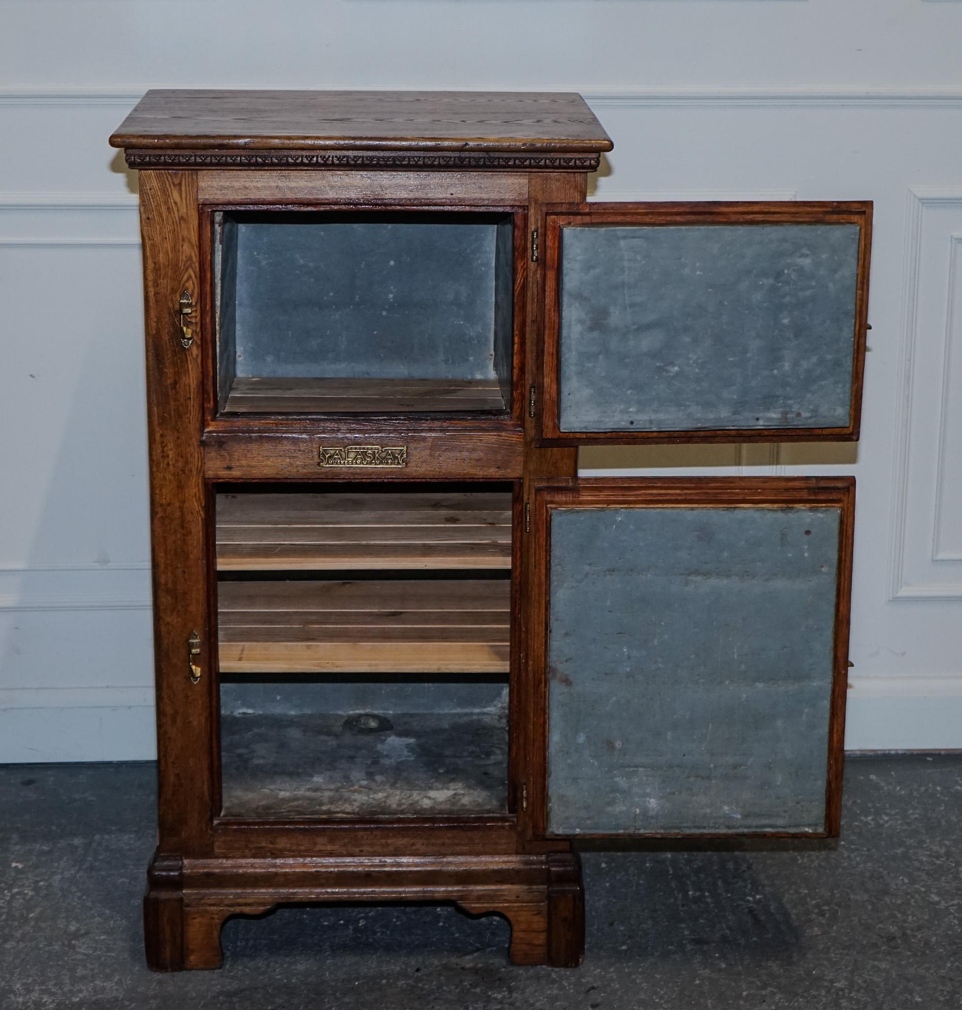 CIRCA 1900'S LARGE NORTH AMERiCAN ALASKA MUSKEGON OAK LARDER ICE BOX COLLECTABLE For Sale 5