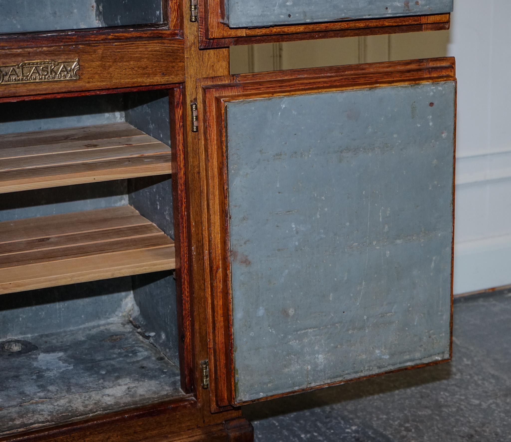 CIRCA 1900'S LARGE NORTH AMERiCAN ALASKA MUSKEGON OAK LARDER ICE BOX COLLECTABLE For Sale 7