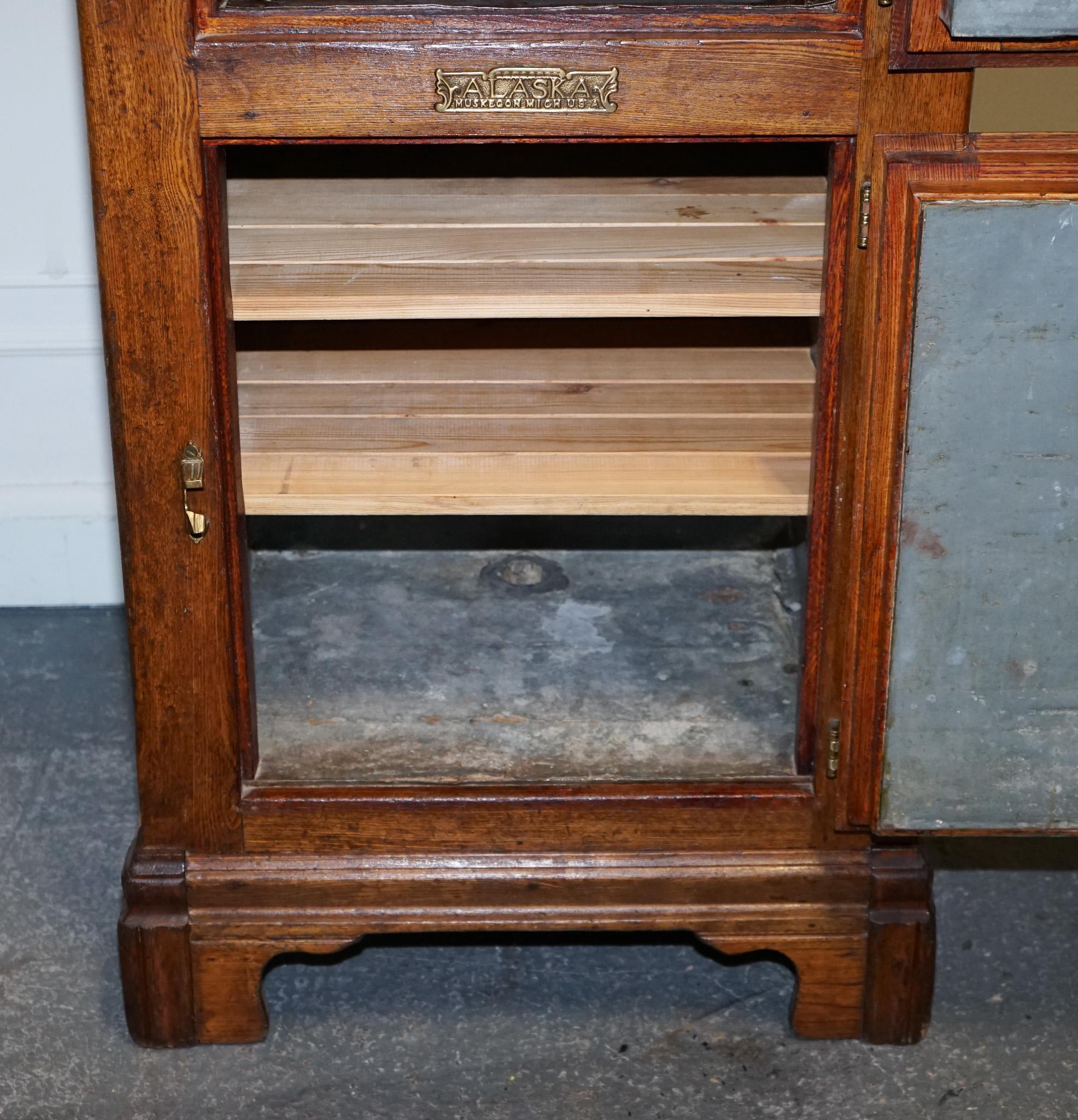CIRCA 1900'S LARGE NORTH AMERiCAN ALASKA MUSKEGON OAK LARDER ICE BOX COLLECTABLE For Sale 9