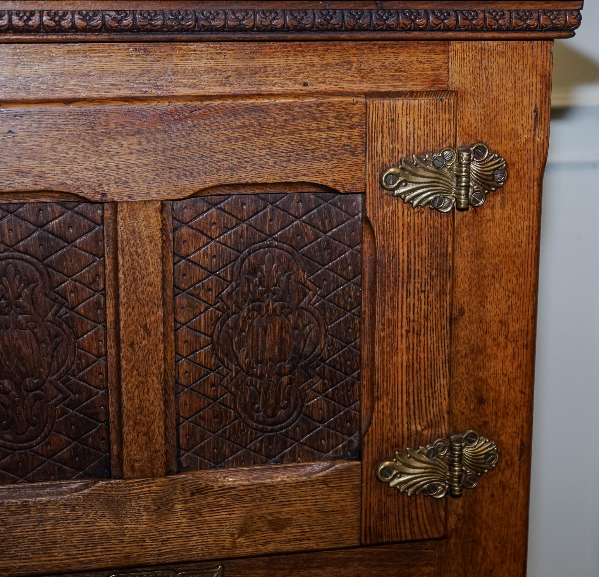 Oak CIRCA 1900'S LARGE NORTH AMERiCAN ALASKA MUSKEGON OAK LARDER ICE BOX COLLECTABLE For Sale