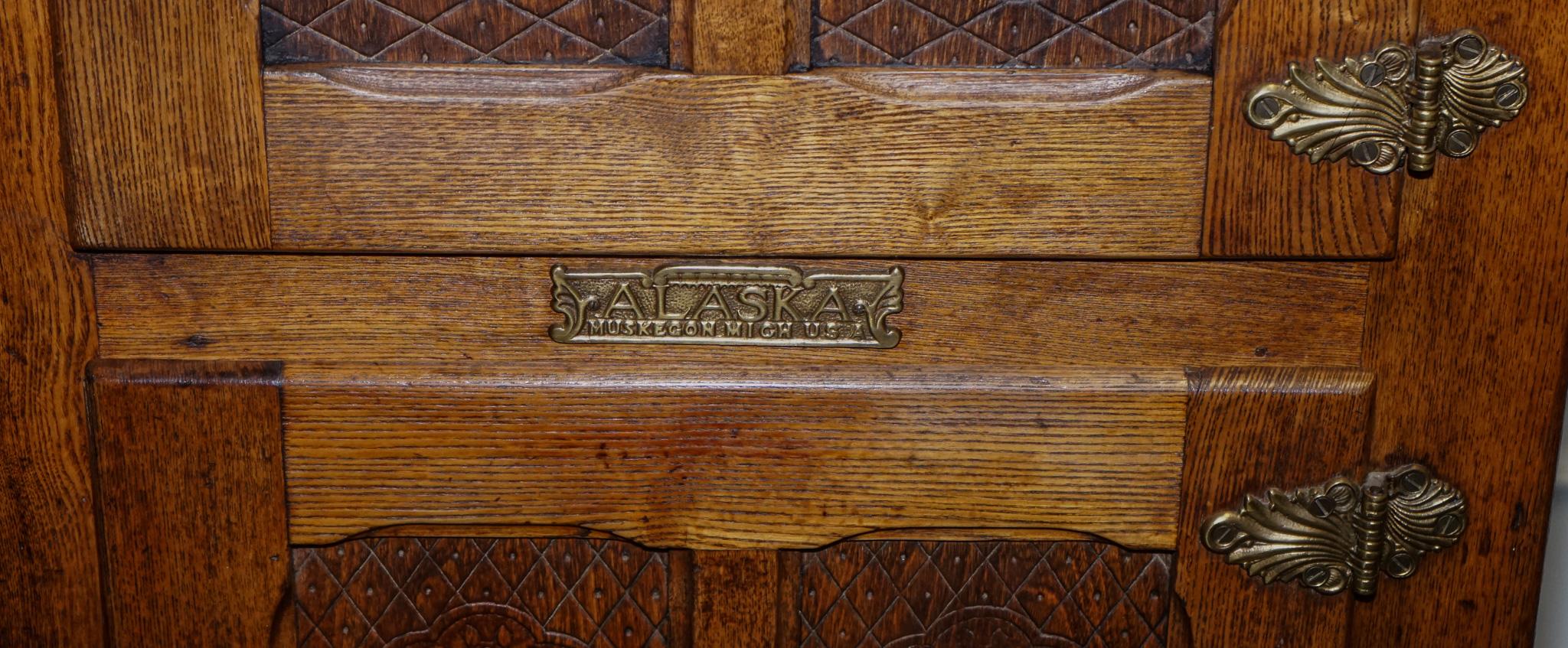 CIRCA 1900'S LARGE NORTH AMERiCAN ALASKA MUSKEGON OAK LARDER ICE BOX COLLECTABLE For Sale 1