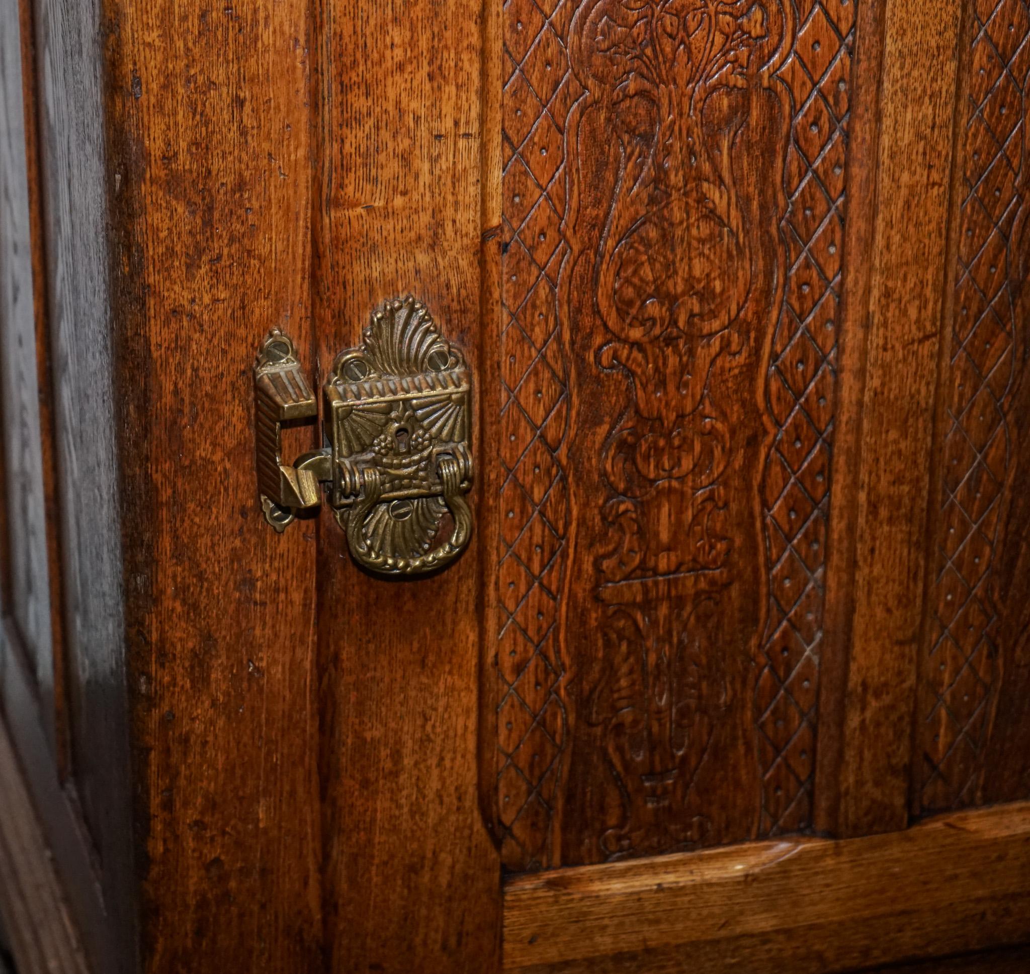 CIRCA 1900'S LARGE NORTH AMERiCAN ALASKA MUSKEGON OAK LARDER ICE BOX COLLECTABLE For Sale 2