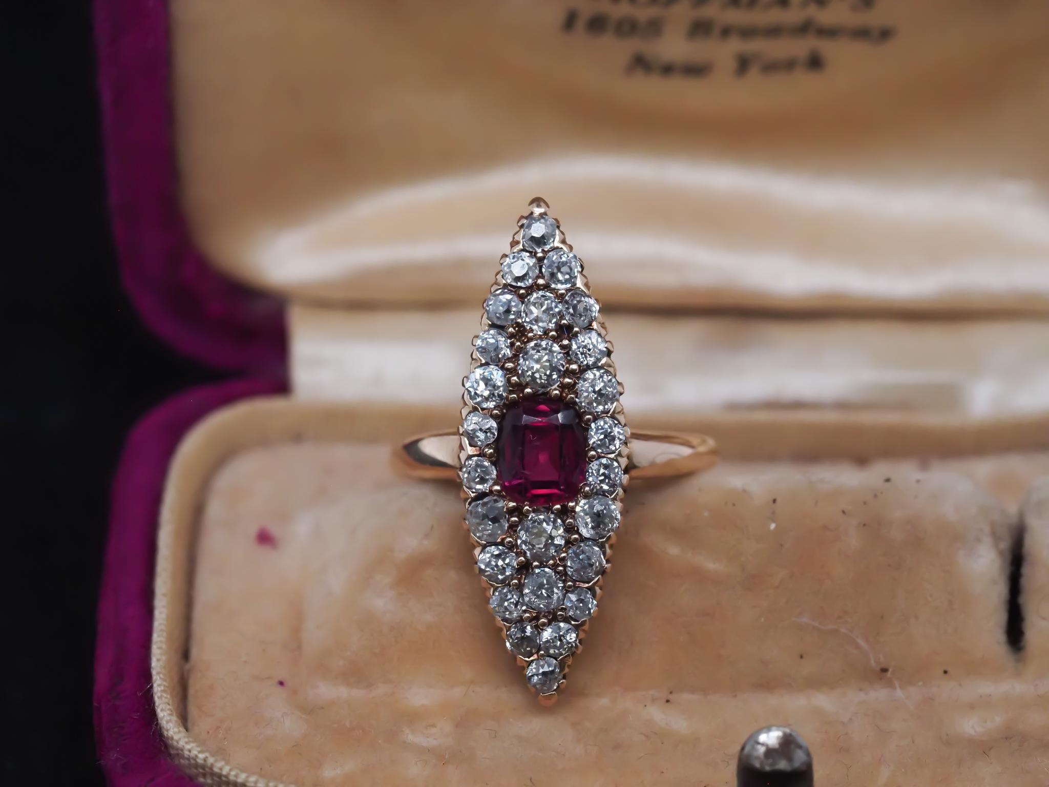 Circa 1900 Bague Navette en rubis et diamant ancienne mine en vente 2
