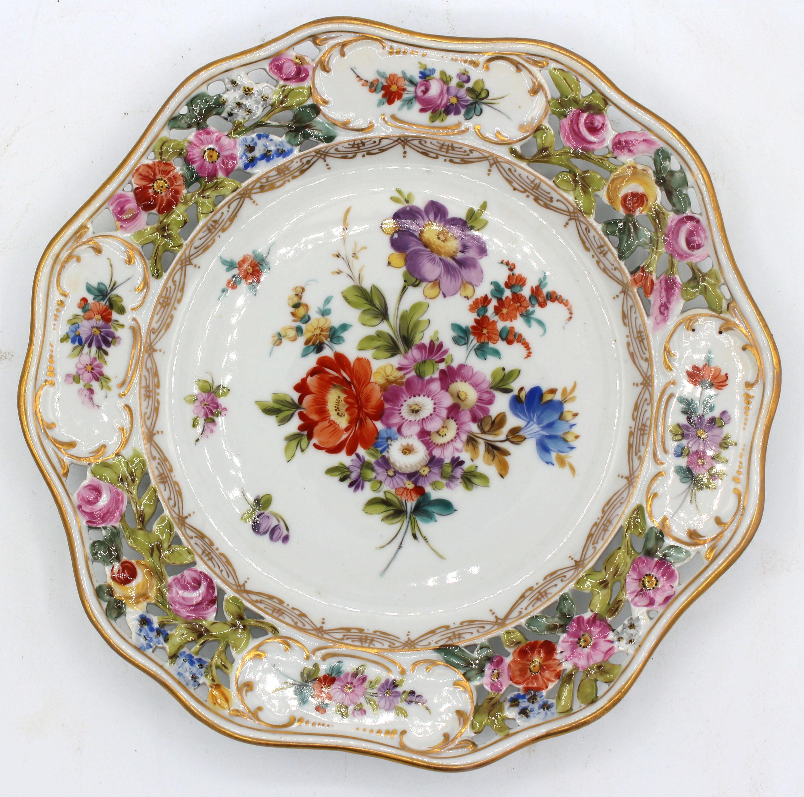 Circa 1902-1911 Facing Pair of Reticulated Porcelain Dessert Plates, Carl Thieme In Good Condition For Sale In Chapel Hill, NC