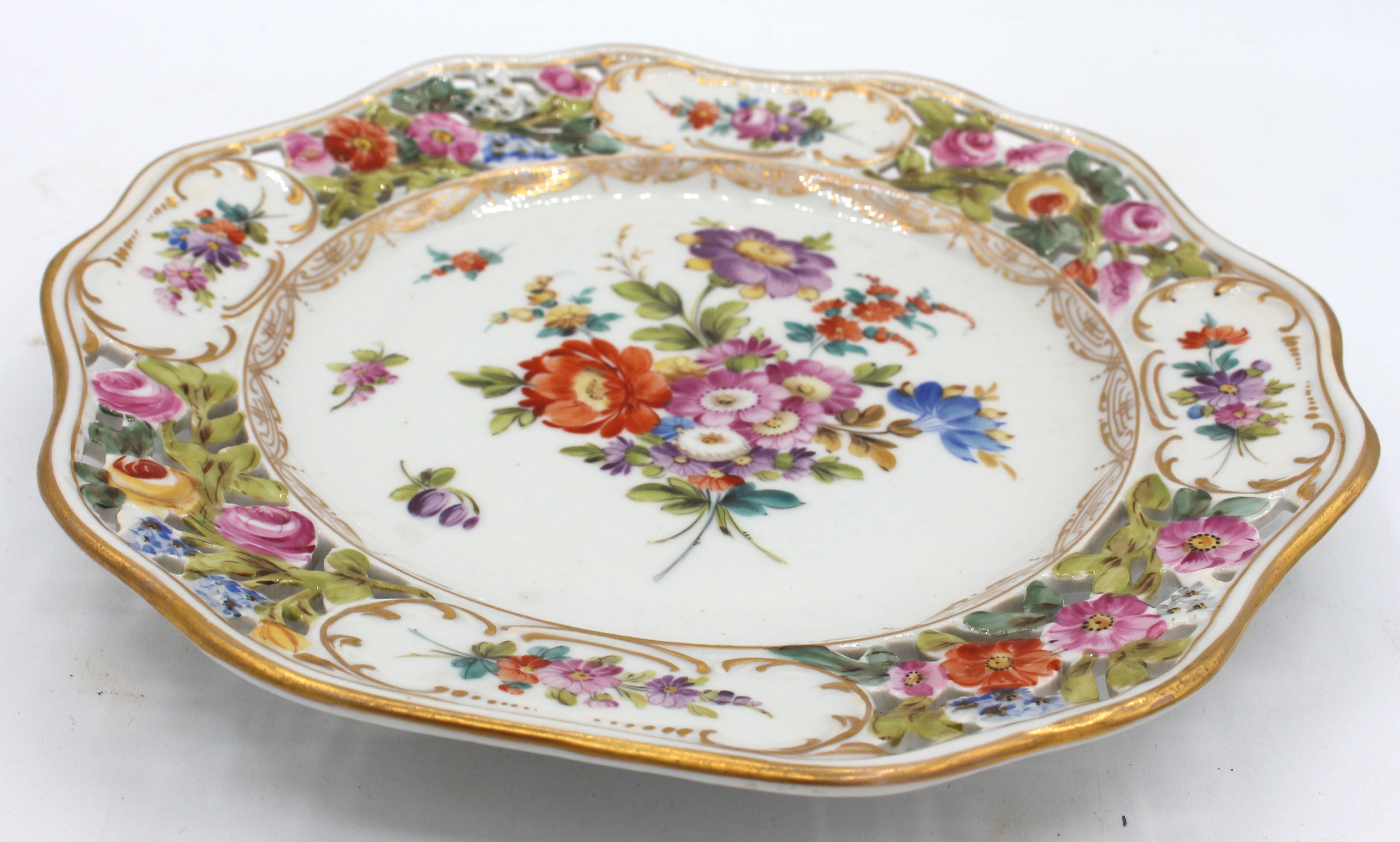 20th Century Circa 1902-1911 Facing Pair of Reticulated Porcelain Dessert Plates, Carl Thieme For Sale