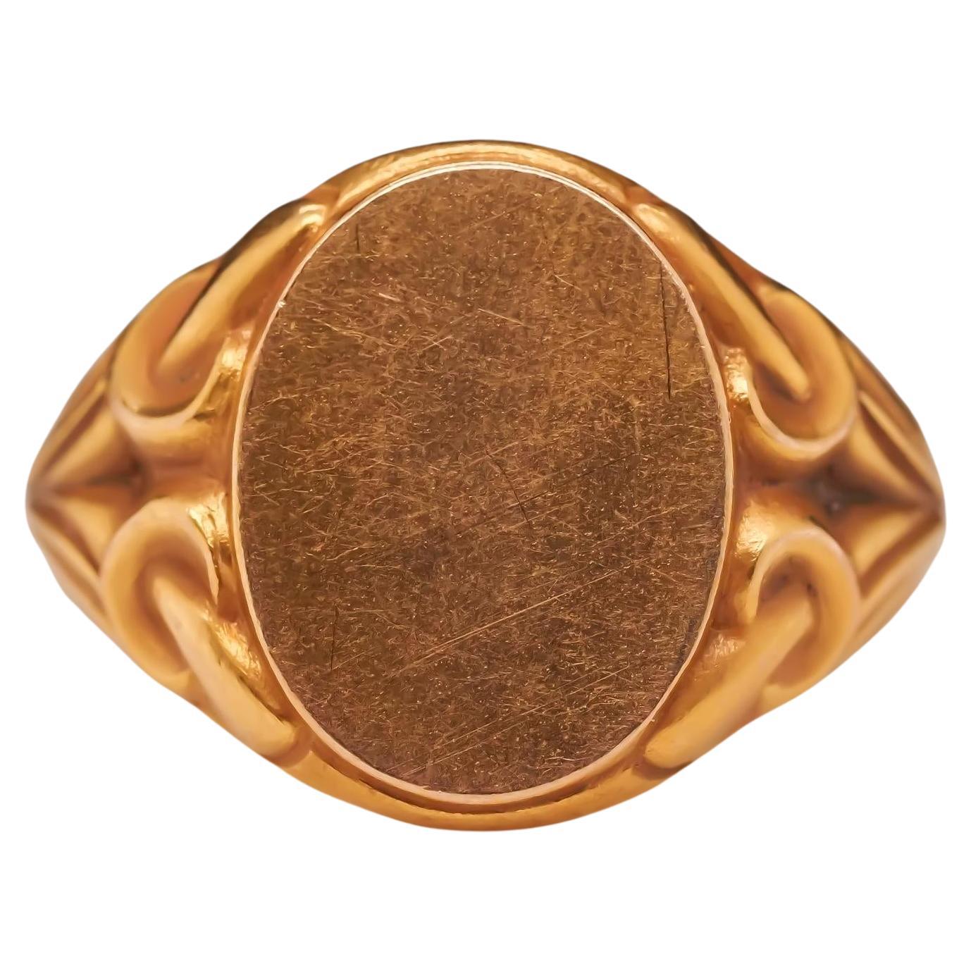 Circa 1910 12K Yellow Gold Art Nouveau Signet Ring with Motif For Sale