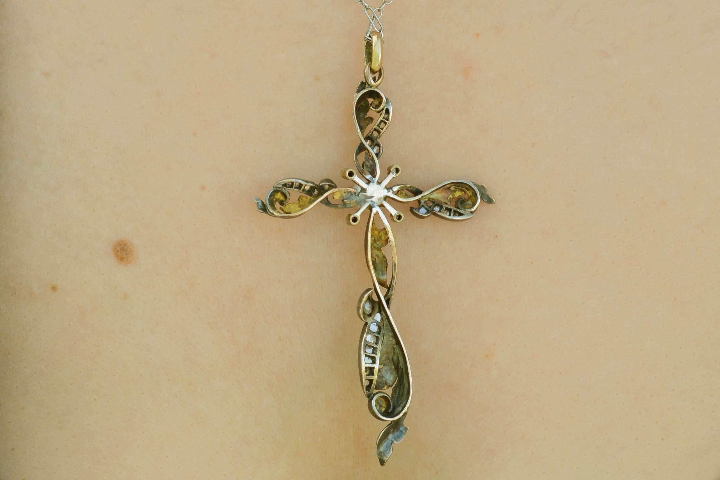 Antikes Jugendstil-Diamantkreuz mit natürlicher Perle, um 1910 (Rosenschliff)
