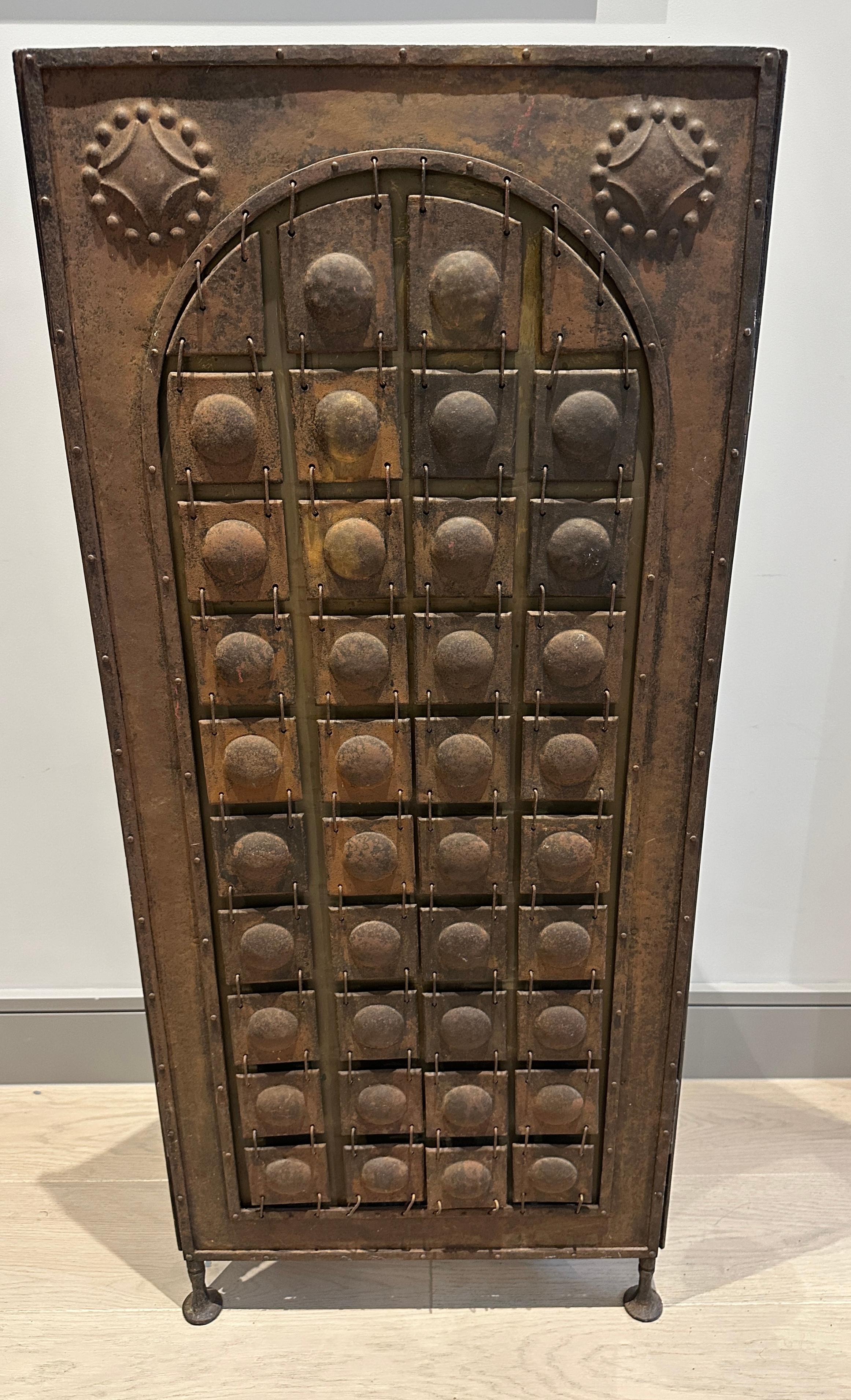 Parafuoco Decorative Crafts del 1910 circa Attribuito a Richard Riemerschmid in vendita 6