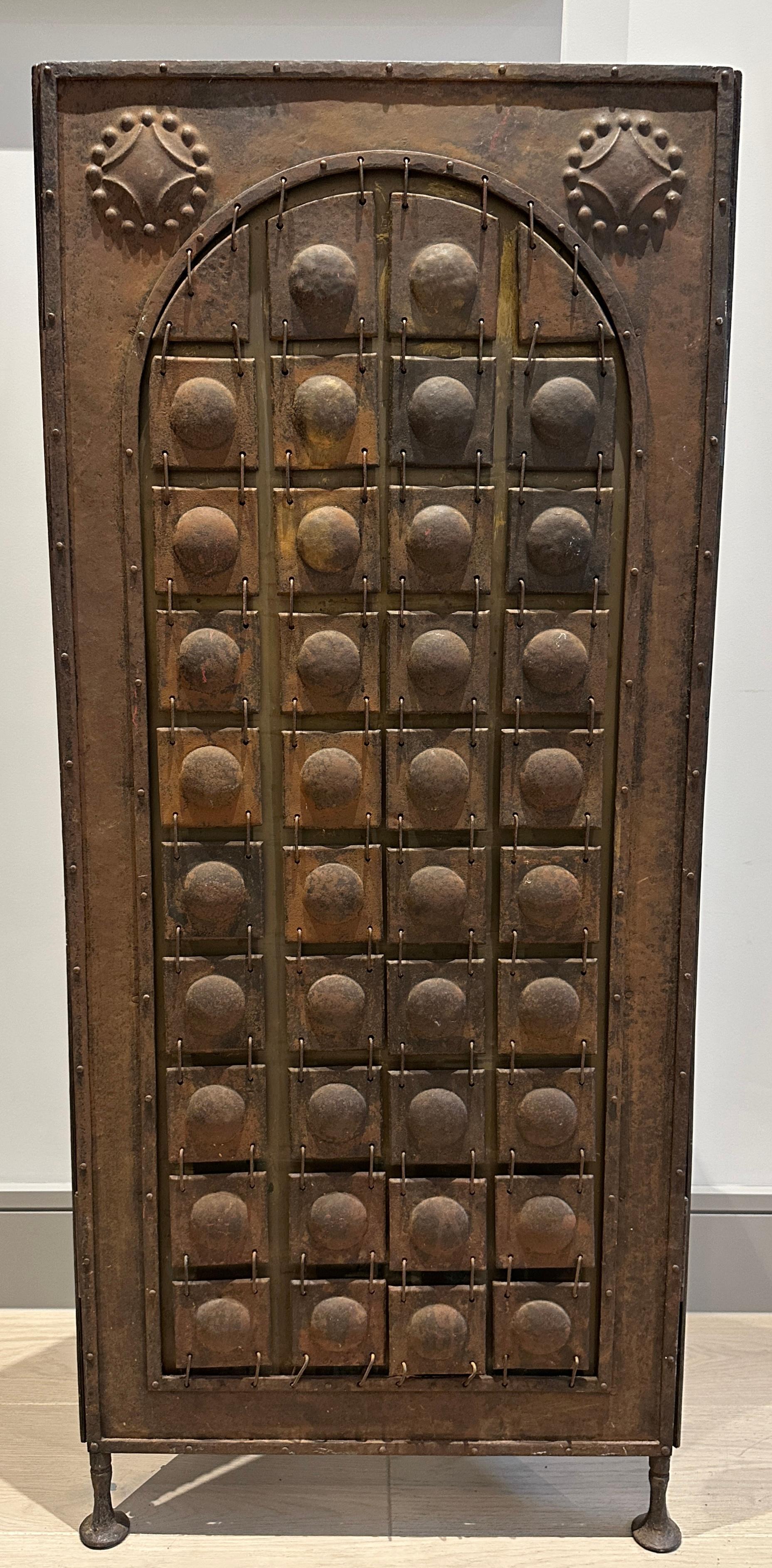 Parafuoco Decorative Crafts del 1910 circa Attribuito a Richard Riemerschmid in vendita 7