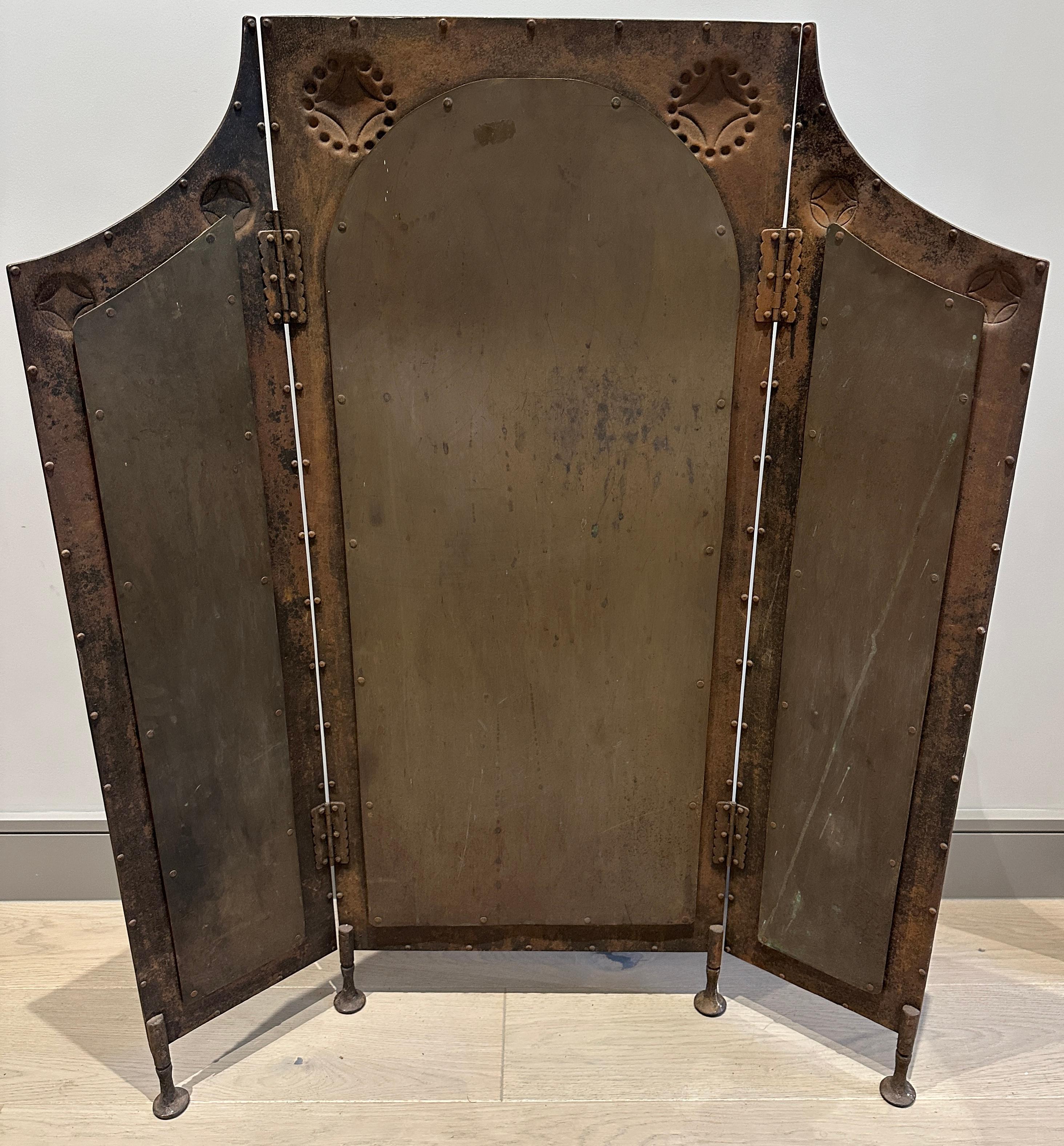 Parafuoco Decorative Crafts del 1910 circa Attribuito a Richard Riemerschmid in vendita 8