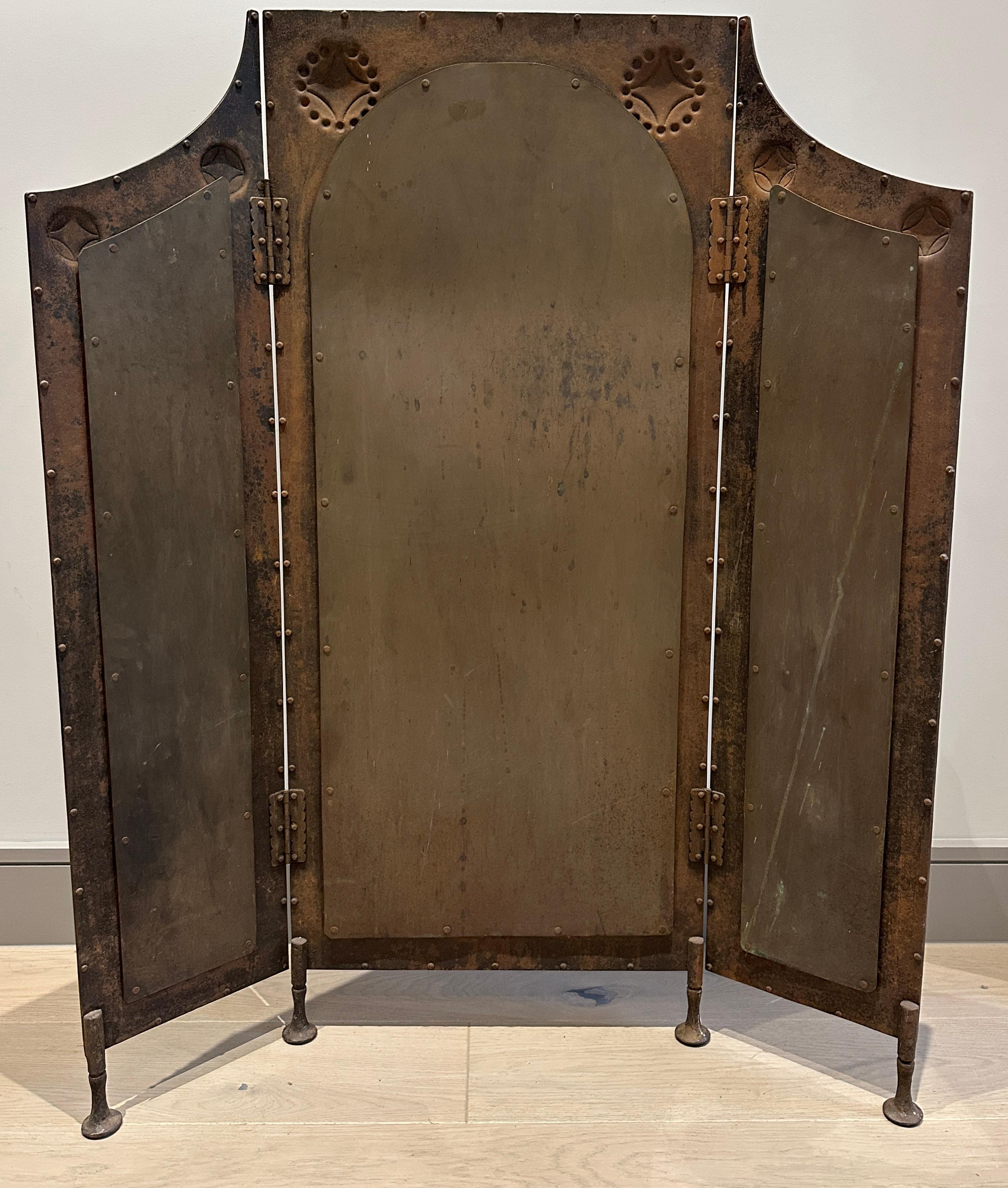 Parafuoco Decorative Crafts del 1910 circa Attribuito a Richard Riemerschmid in vendita 9