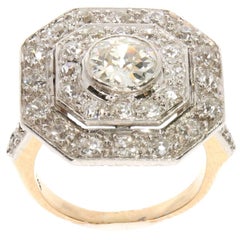 White Diamond 2.5 Carat Platinum and Yellow Gold Cluster Ring, circa 1910