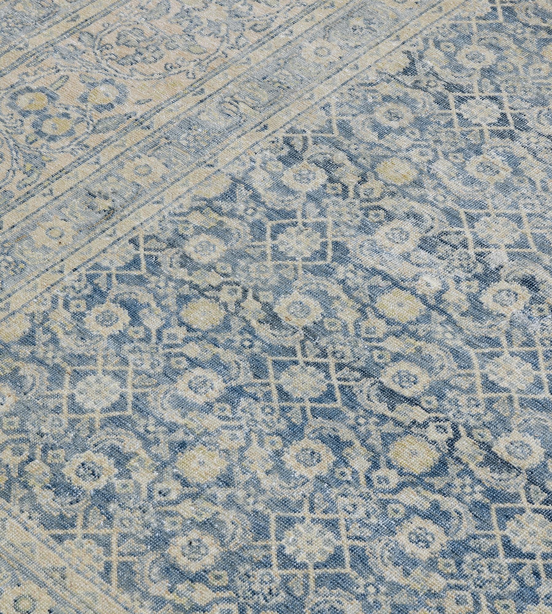 20ième siècle CIRCA - Tapis persan Tabriz en laine bleue tissé à la main vers 1910 en vente