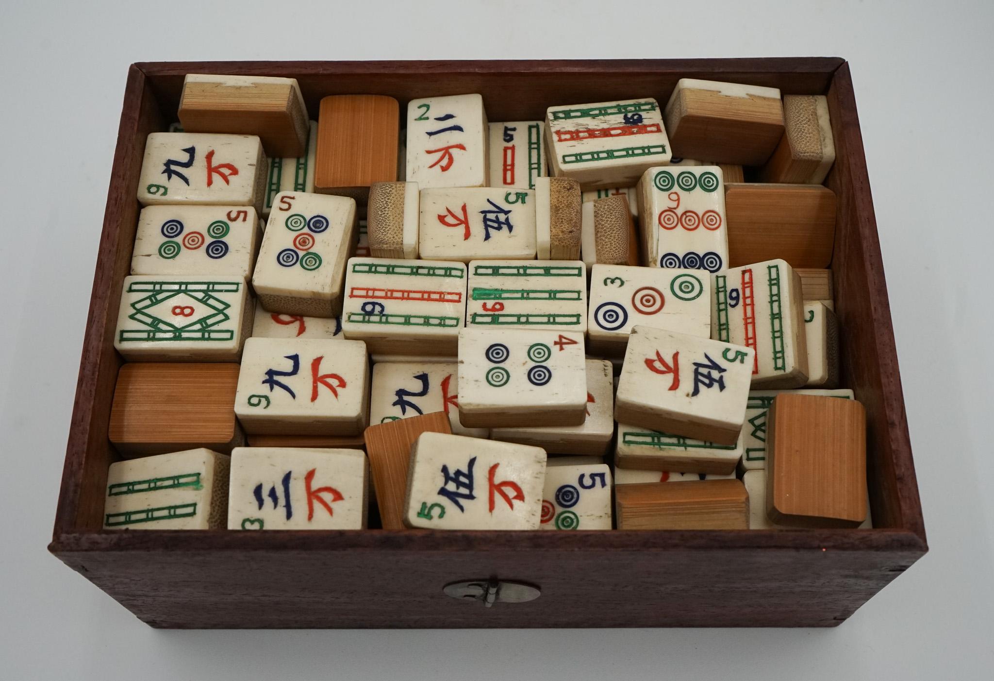 CiRCA 1910 HAMLEYS LONDON CHINESE BOX MAHJONG SET INCLUDING 4 SEASONS RACKS For Sale 7