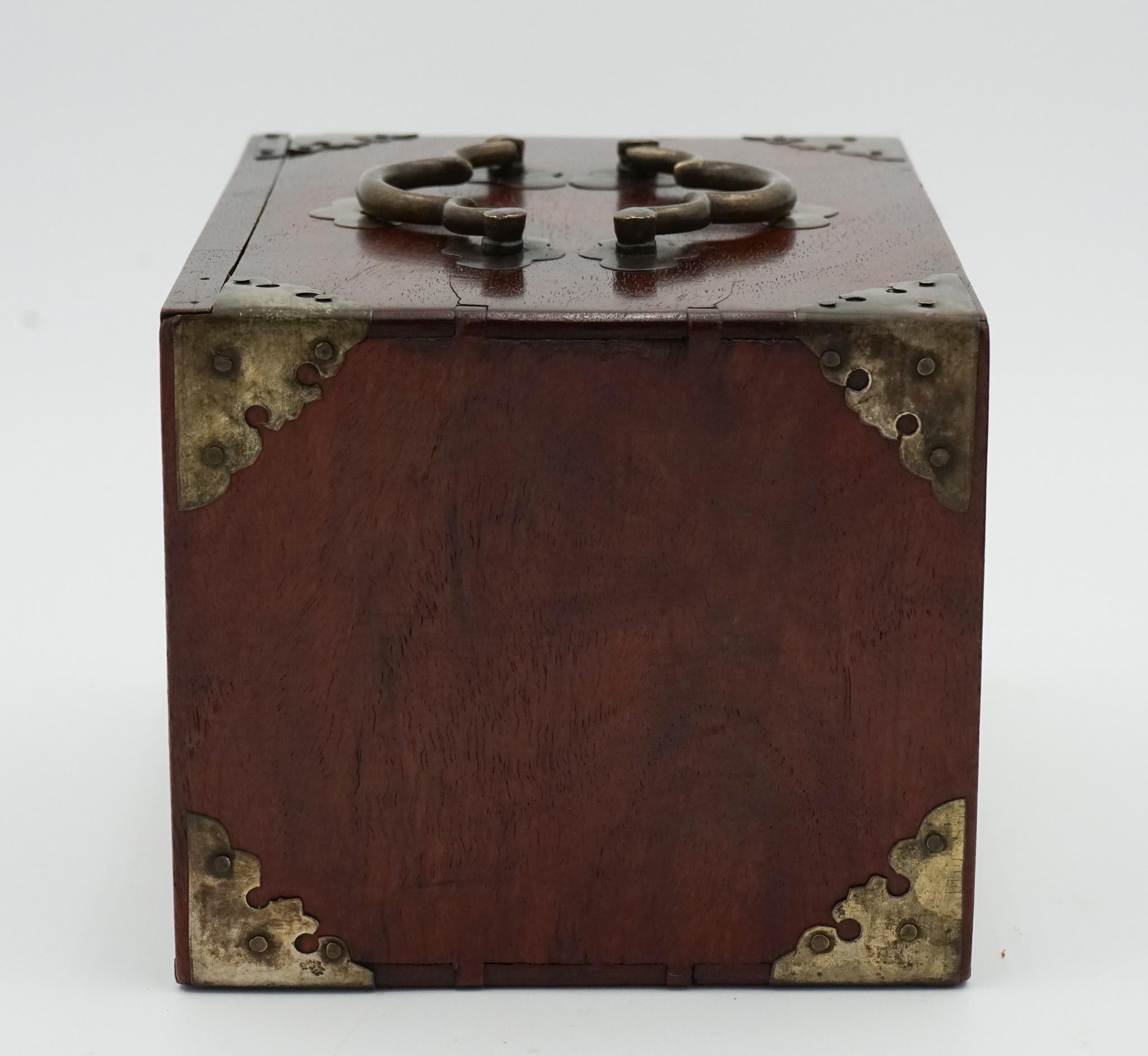 Hardwood CiRCA 1910 HAMLEYS LONDON CHINESE BOX MAHJONG SET INCLUDING 4 SEASONS RACKS For Sale
