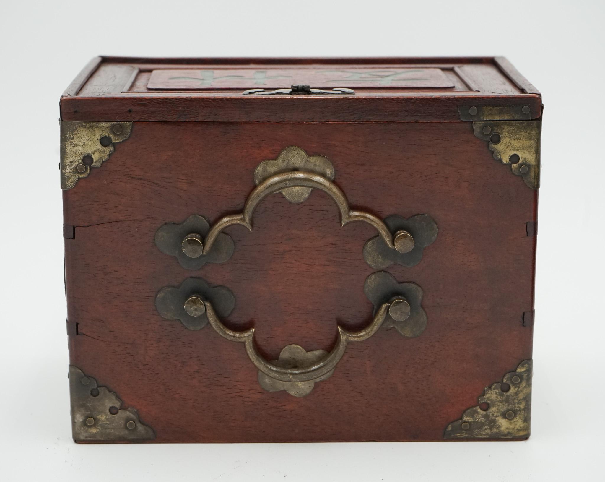CiRCA 1910 HAMLEYS LONDON CHINESE BOX MAHJONG SET INCLUDING 4 SEASONS RACKS For Sale 2
