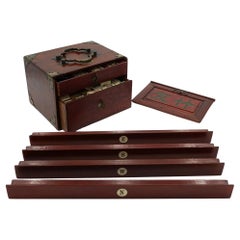 CIRCA 1910 HAMLEYS LONDON SCATOLA CINESE MAHJONG SET COMPRESO DI 4 GARE DI STAGIONE