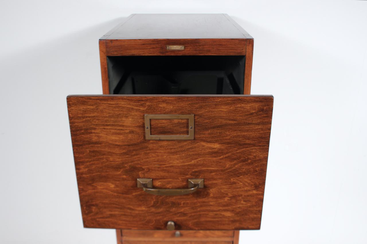 Antiguo archivador Steelcase de madera y acero con cuatro cajones, circa 1920 en venta 4