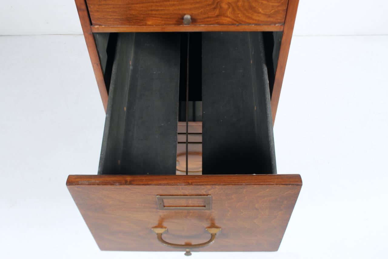 Antiguo archivador Steelcase de madera y acero con cuatro cajones, circa 1920 en venta 6