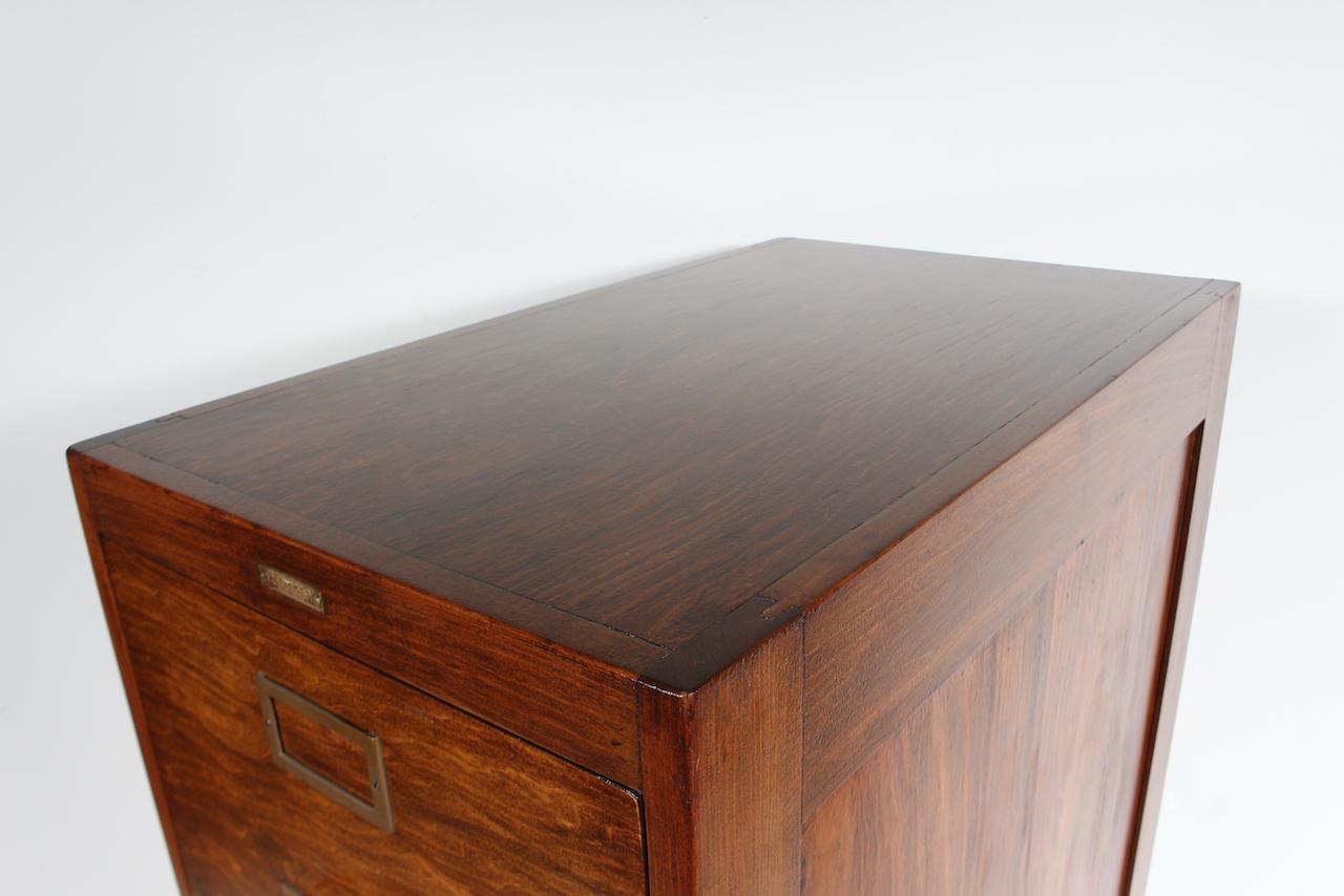 Antiguo archivador Steelcase de madera y acero con cuatro cajones, circa 1920 en venta 3