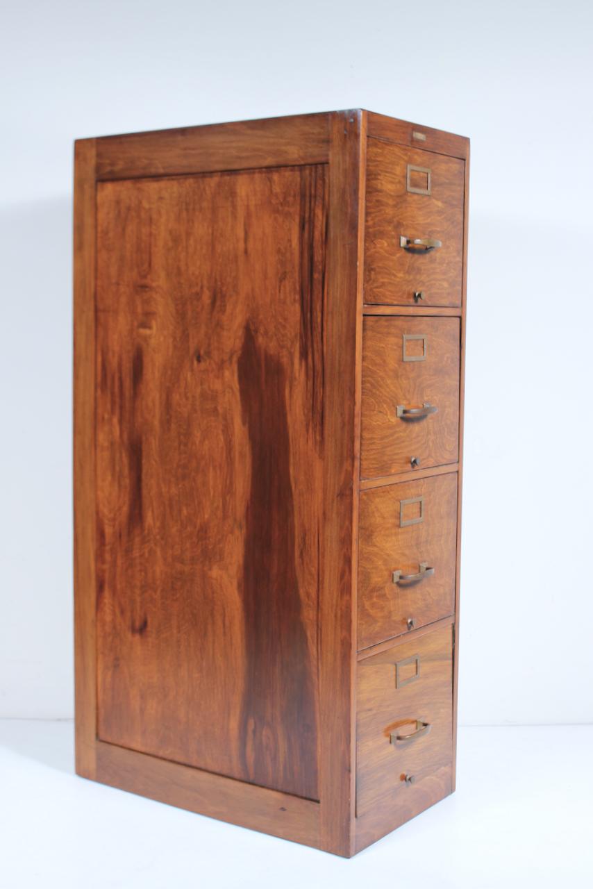 Antiguo archivador Steelcase de madera y acero con cuatro cajones, circa 1920 Estadounidense en venta
