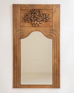 Holzspiegel im Jugendstil, um 1910, mit geschnitztem Paneel