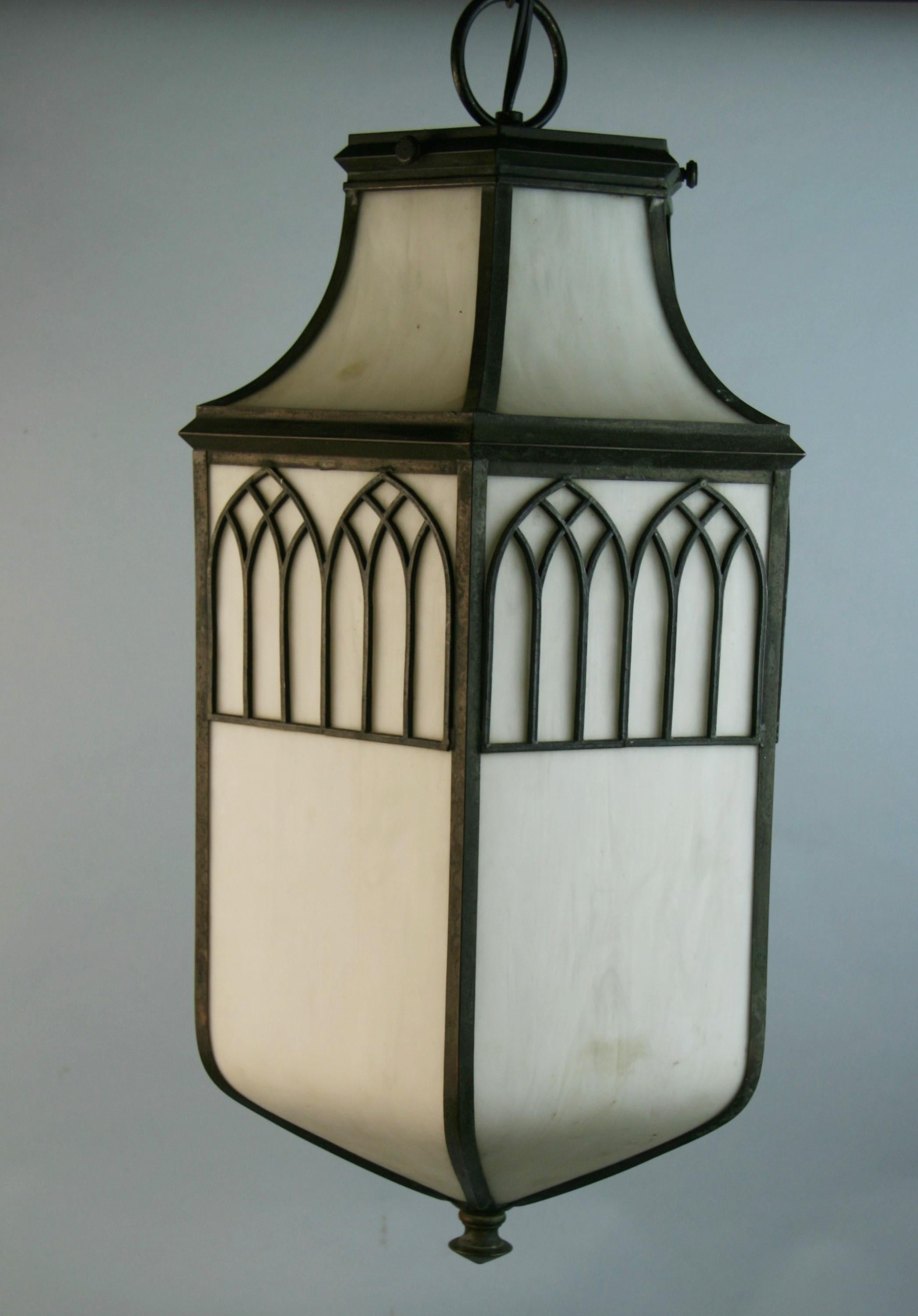 1251 White leaded glass encased in bronze.
Take one 100 watt Edison based bulb
Supplied with 2' chain and canopy.