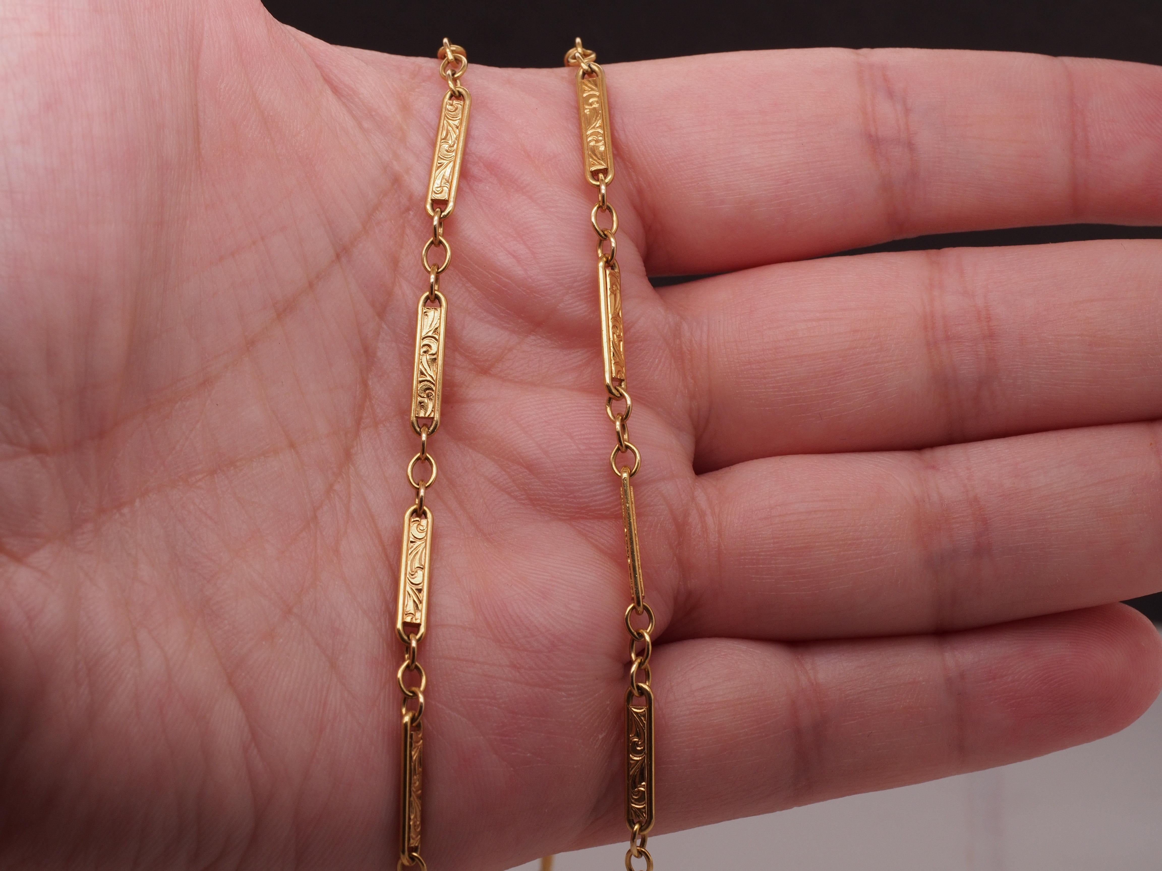 Women's Circa 1910s Edwardian 14K Yellow Gold 26.5 Inch Engraved Link Necklace Chain For Sale