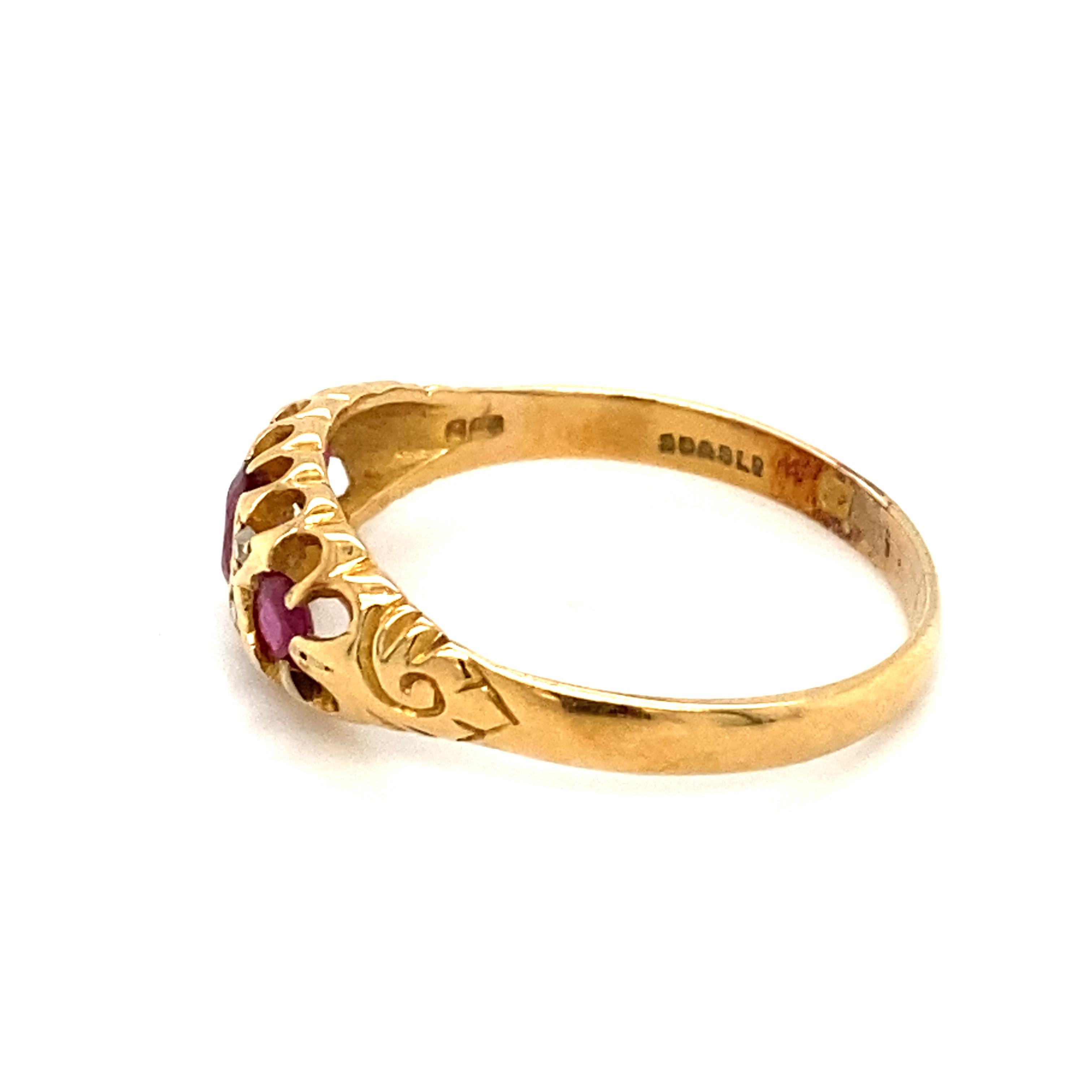 1910er Jahre Edwardianischer ovaler Rubin- und Diamantring aus 14 Karat Gelbgold (Ovalschliff) im Angebot