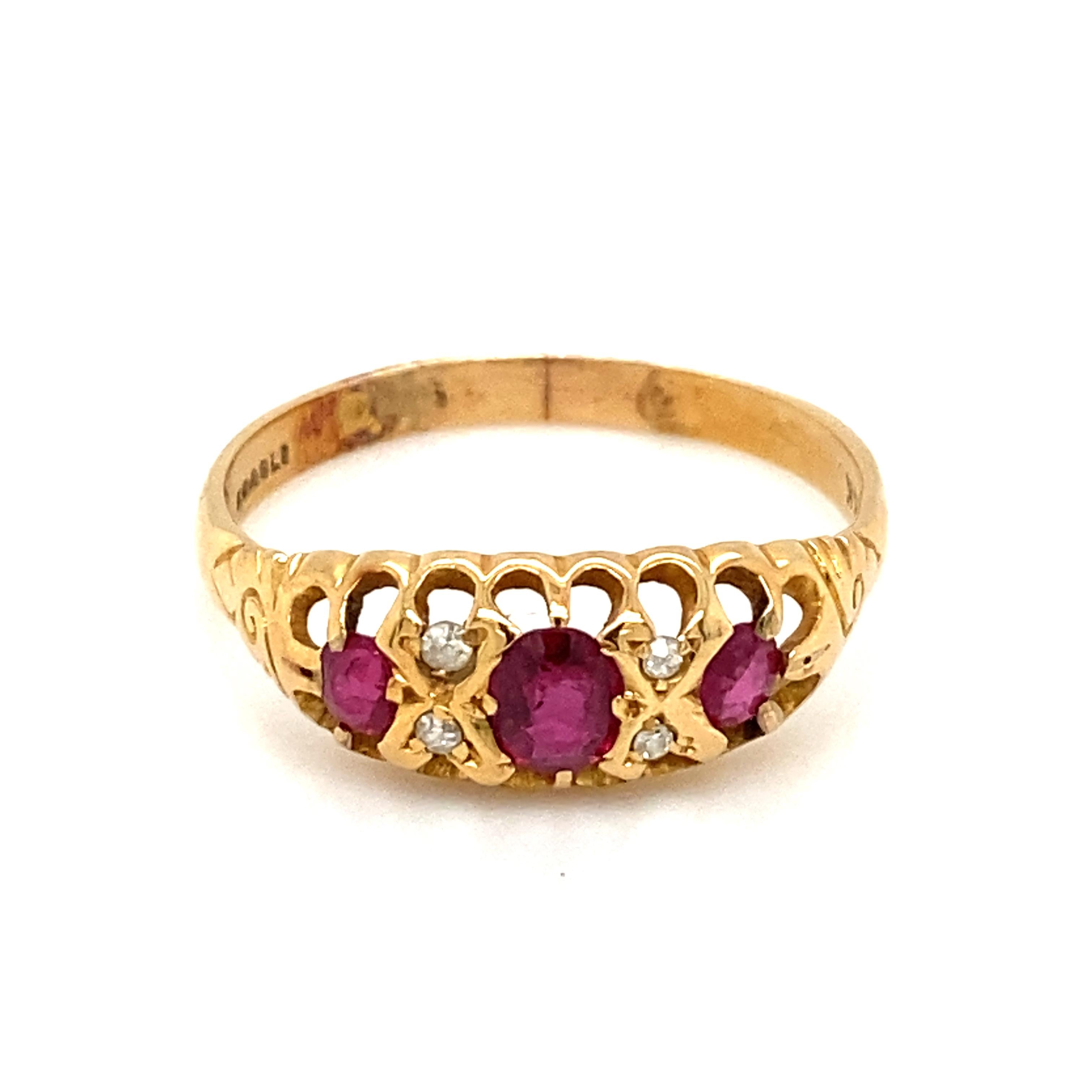 Circa 1910s Edwardian Oval Ruby and Diamond Ring in 14 Karat Yellow Gold In Excellent Condition For Sale In Atlanta, GA