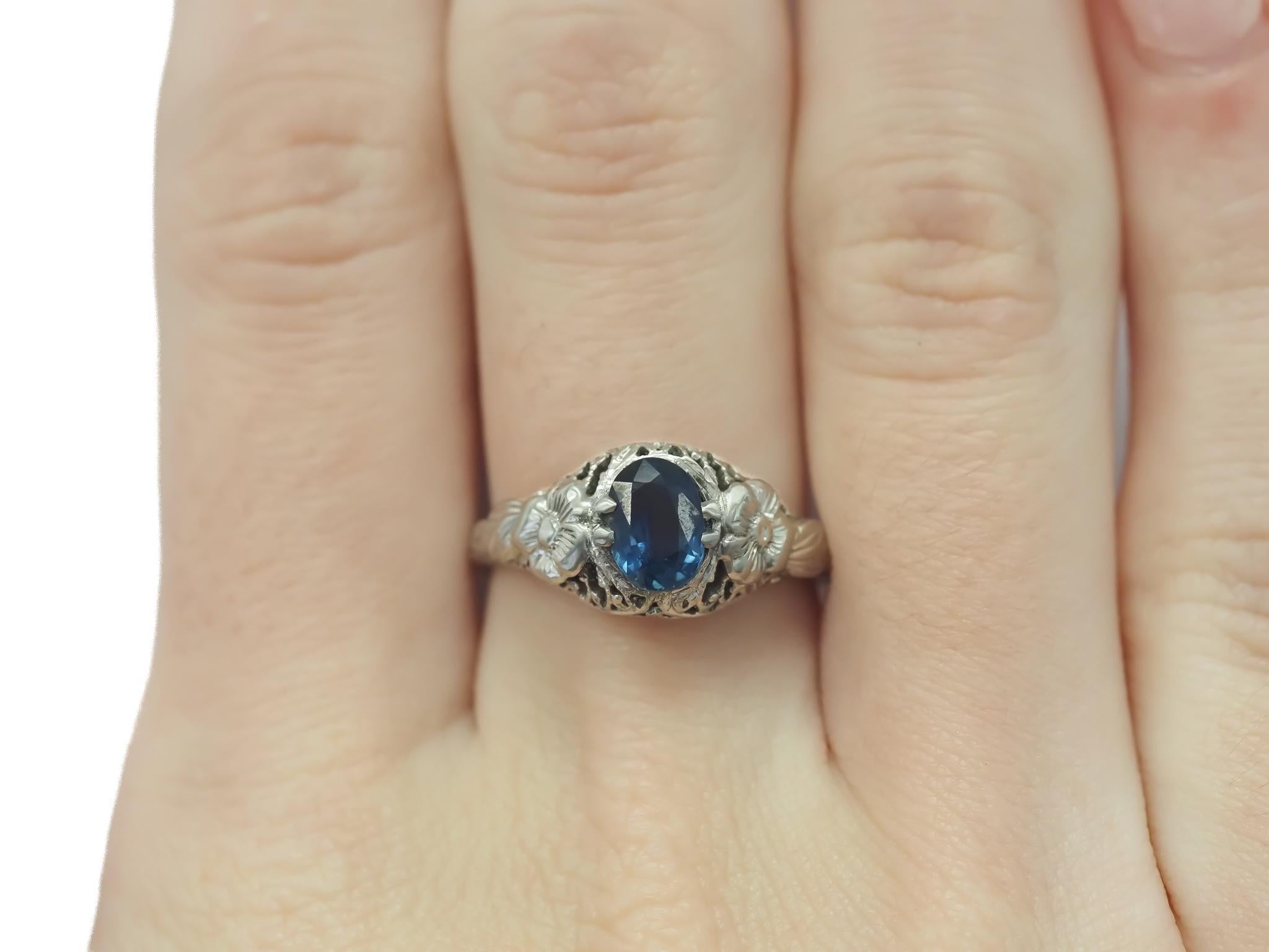 Circa 1910s GIA 1.08ct Unheated Blue Sapphire Engagement Ring For Sale 2